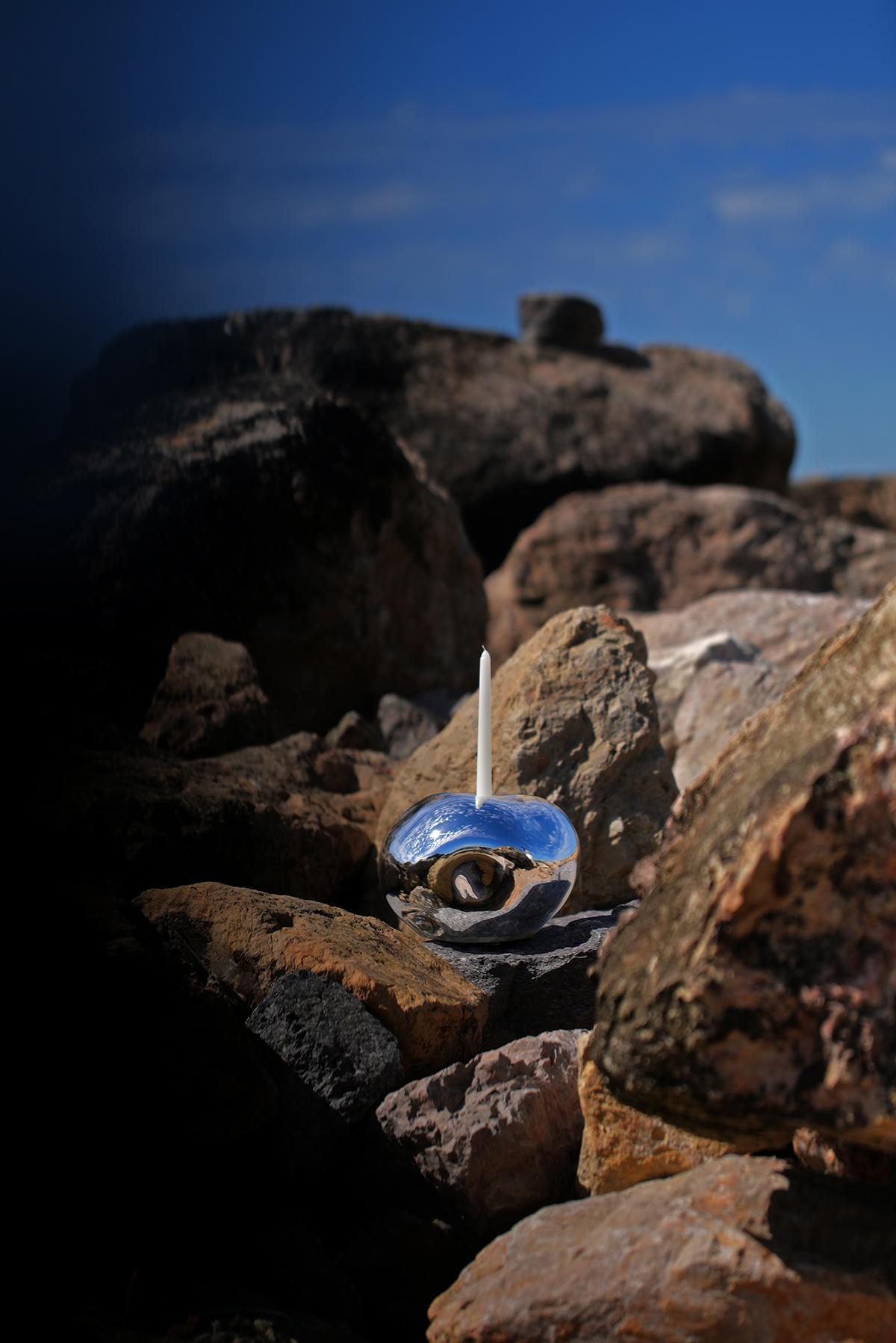 Portacandele Lumi I di Homa
Dimensioni: L 22 x P 20 x H 14 cm
Materiali: Vetro soffiato. Silver Mirror.

HOMA è un atelier di design contemporaneo con sede a Istanbul. I processi caratteristici dell'Atelier sono il vetro soffiato a mano, la