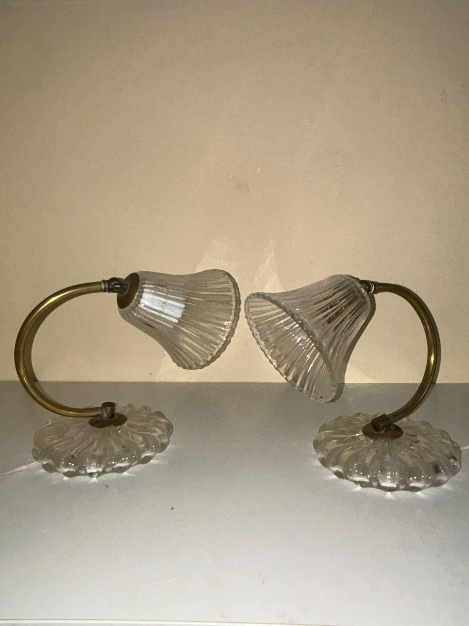Due lumi da tavolo in vetro di Murano e ottone di Ercole Barovier Italia anni 40 in vendita 2