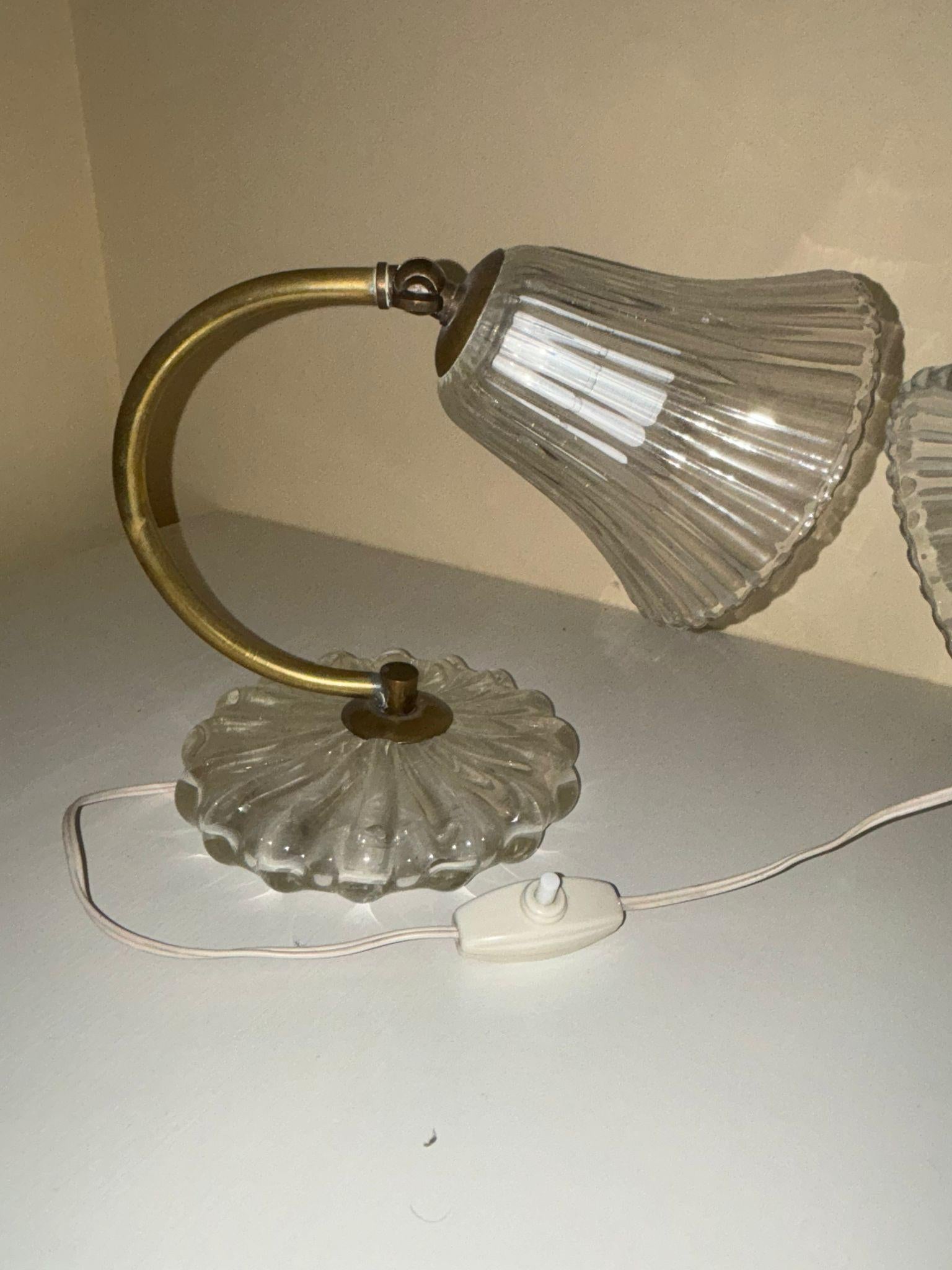 Due lumi da tavolo in vetro di Murano e ottone di Ercole Barovier Italia anni 40 in vendita 3