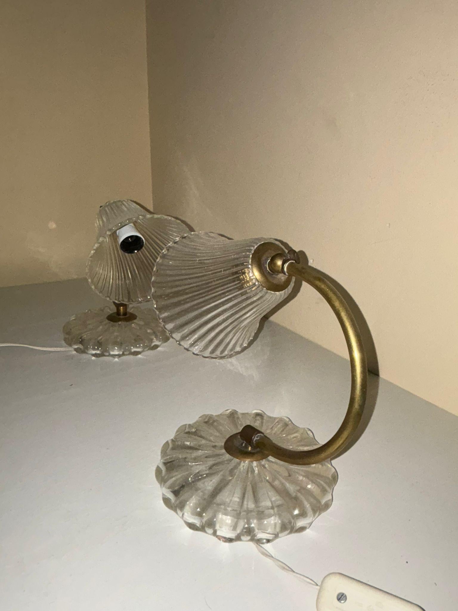 Italian Due lumi da tavolo in vetro di Murano e ottone di Ercole Barovier Italia anni 40 in vendita