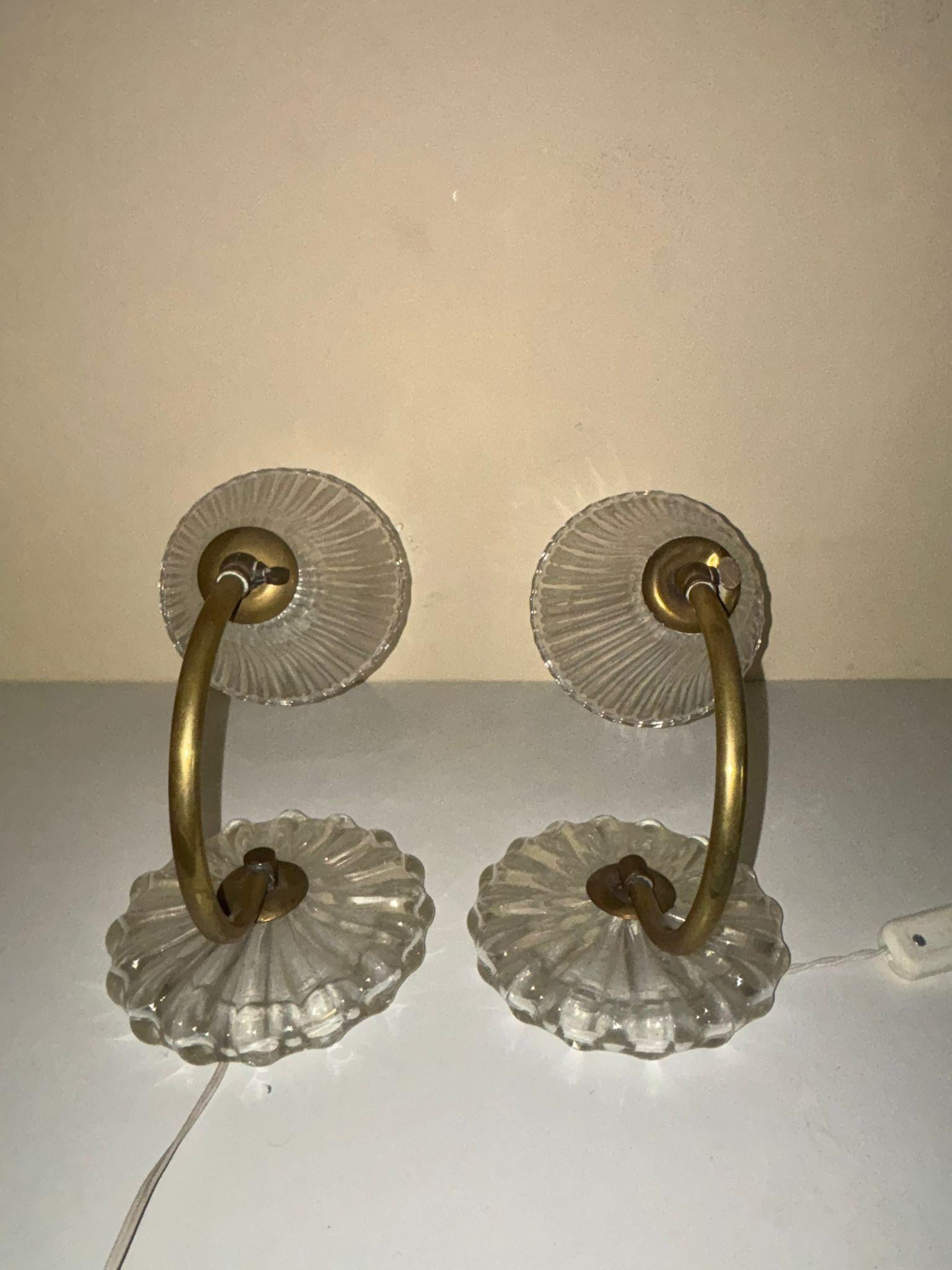 Mid-20th Century Due lumi da tavolo in vetro di Murano e ottone di Ercole Barovier Italia anni 40 in vendita