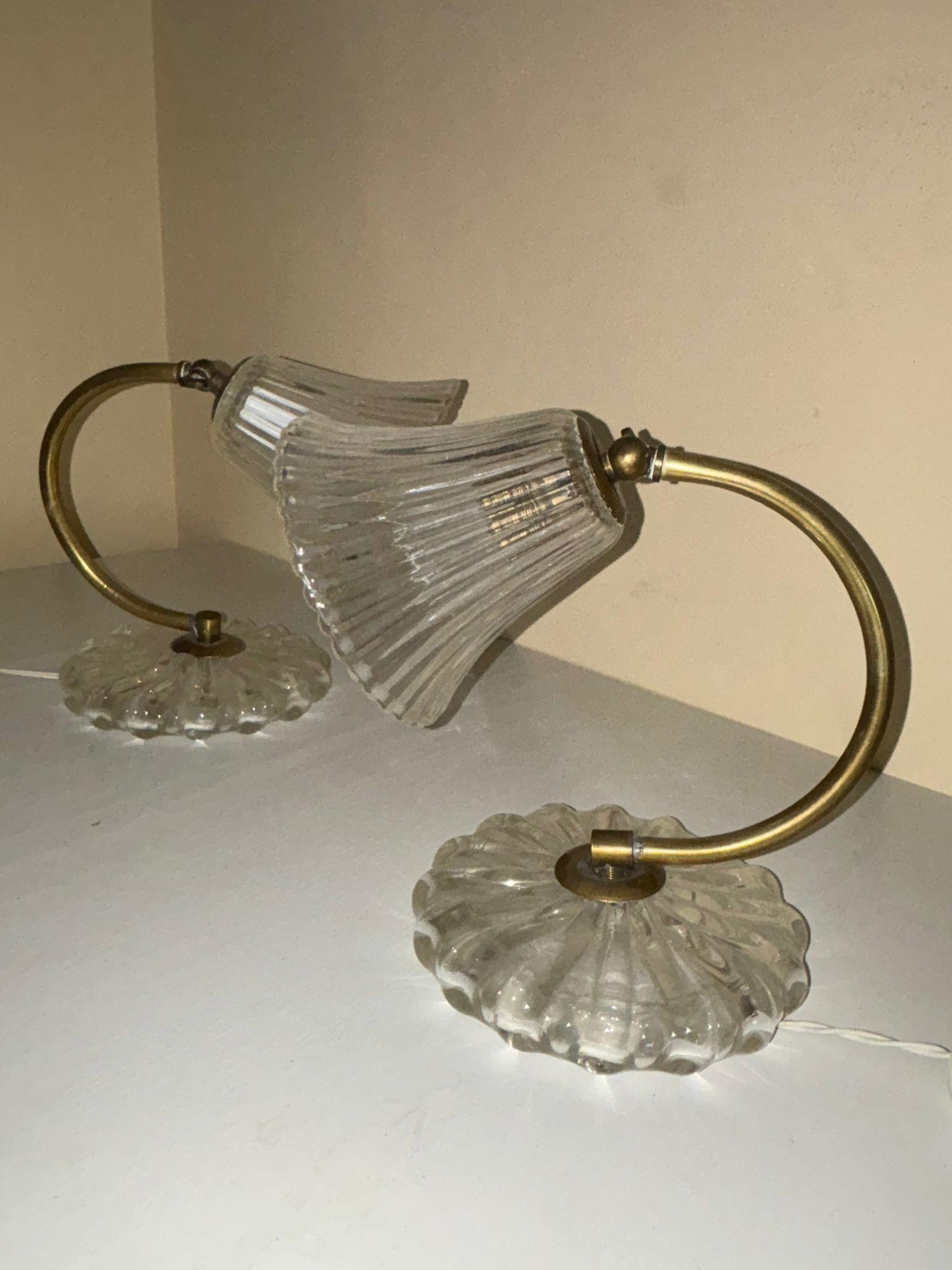 Due lumi da tavolo in vetro di Murano e ottone di Ercole Barovier Italia anni 40 in vendita 1