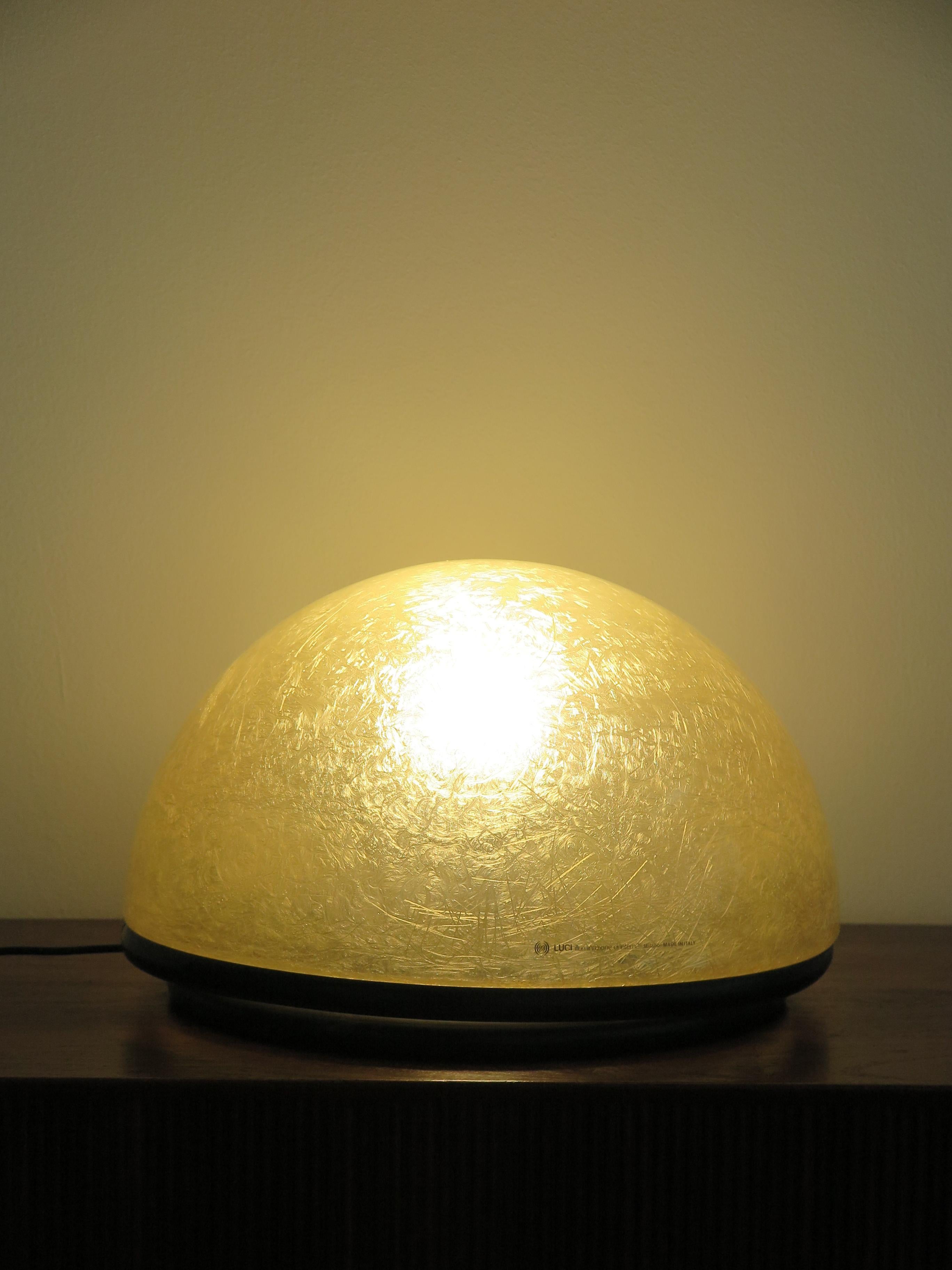 Italian Mid-Century Modern design table lamp designed by Lumi for Luci Illuminazione d’Interni Milano with fiberglass diffuser and metal and rubber base, manufacturer’s adhesive label, Italy 1960s
Please note that the lamp is original of the period