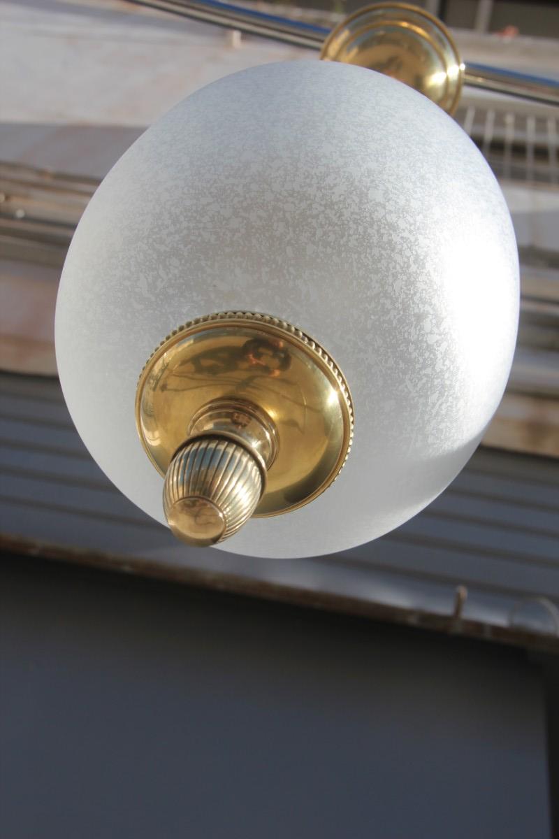Plafonnier italien moderne Lumi du milieu du siècle dernier en laiton et verre satiné, années 1950 en vente 4