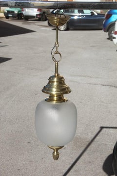 Lumi Lanterna da soffitto italiana di metà secolo in ottone e vetro satinato, anni '50