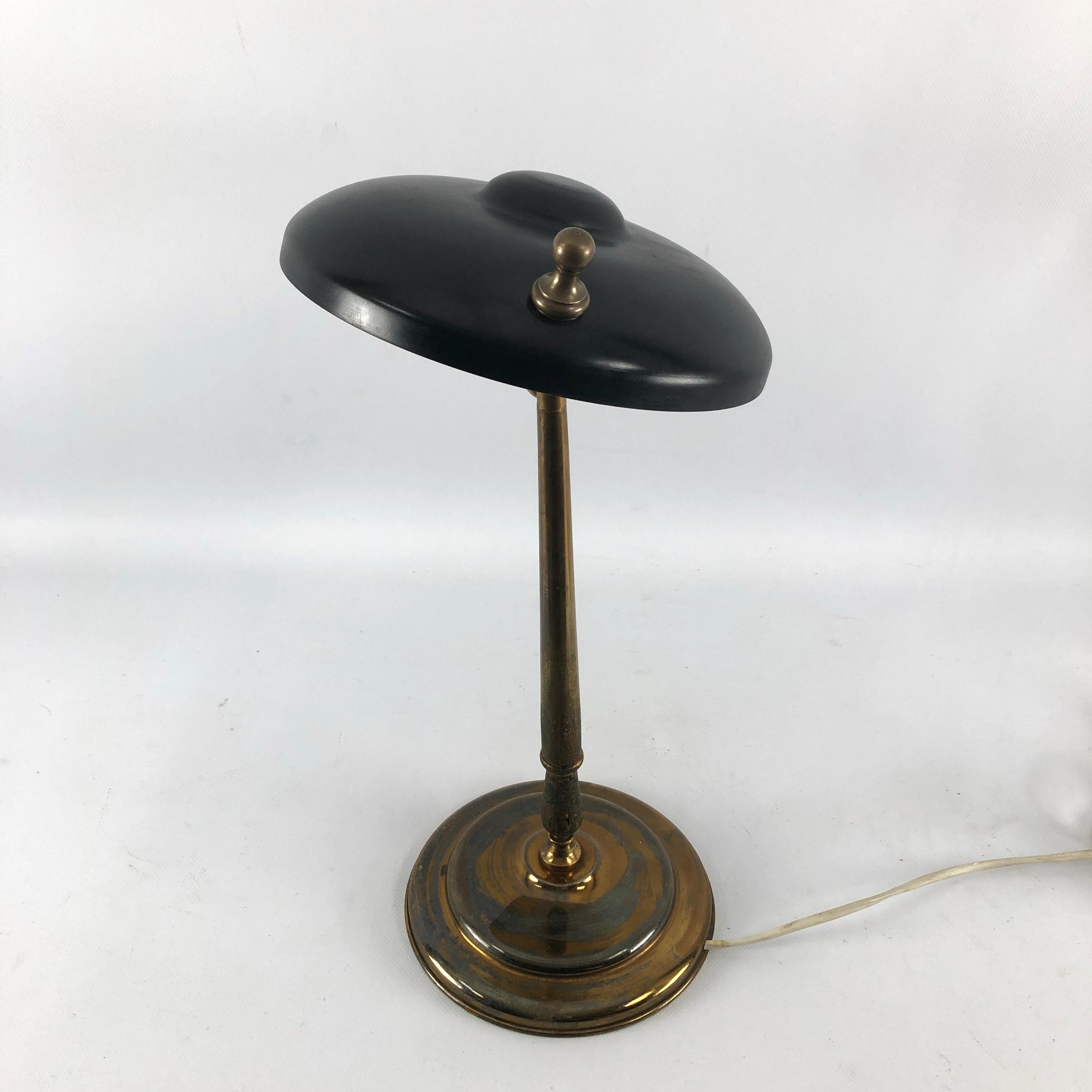Lumi Milano, Mid-Century Brass and Lacquer Two Joints Table Lamp For Sale 7