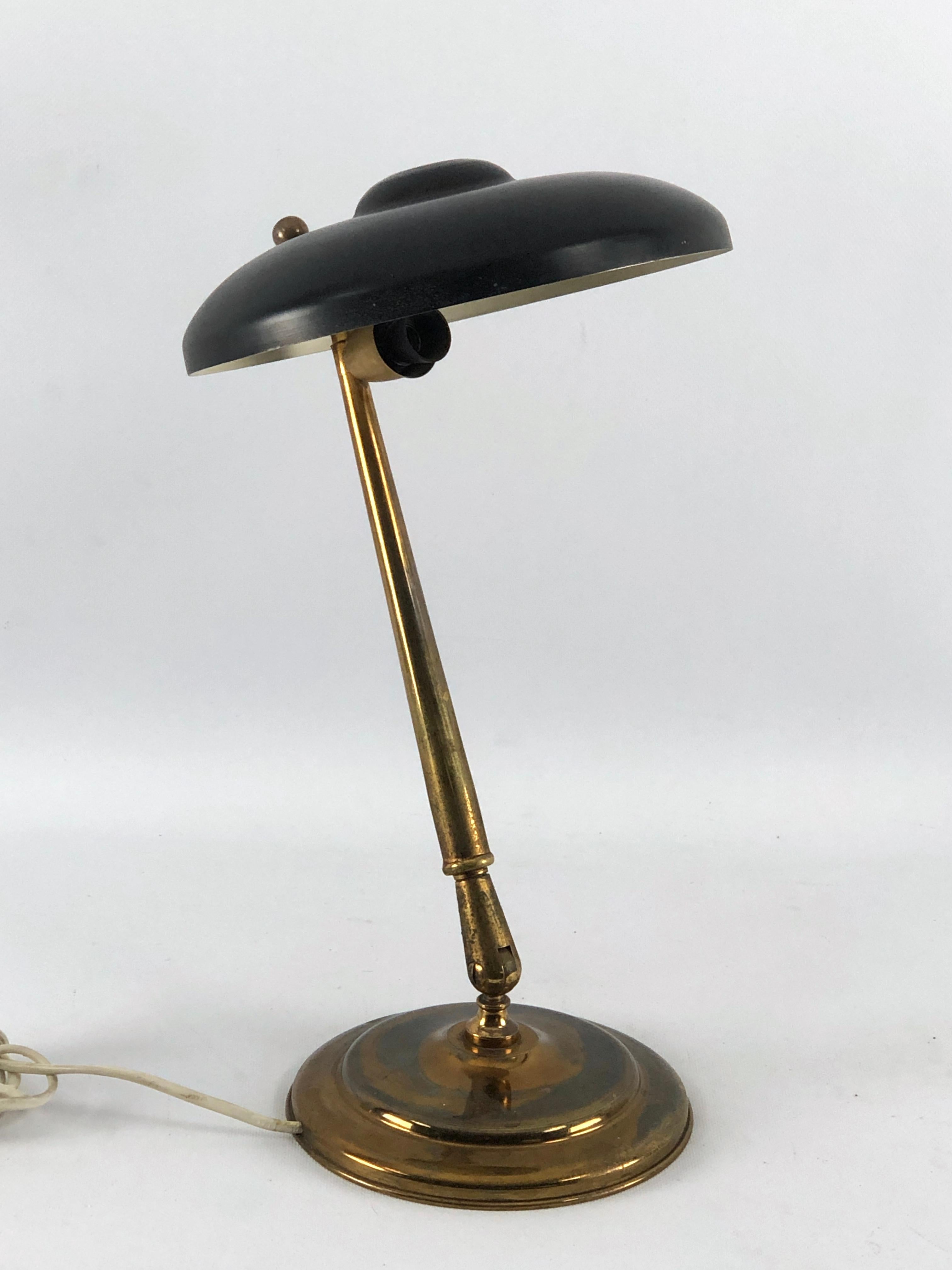 Original vintage condition with trace of age and use for this table lamp produced by Lumi during the 50s. Made from brass and lacquer, both of them with original patina.