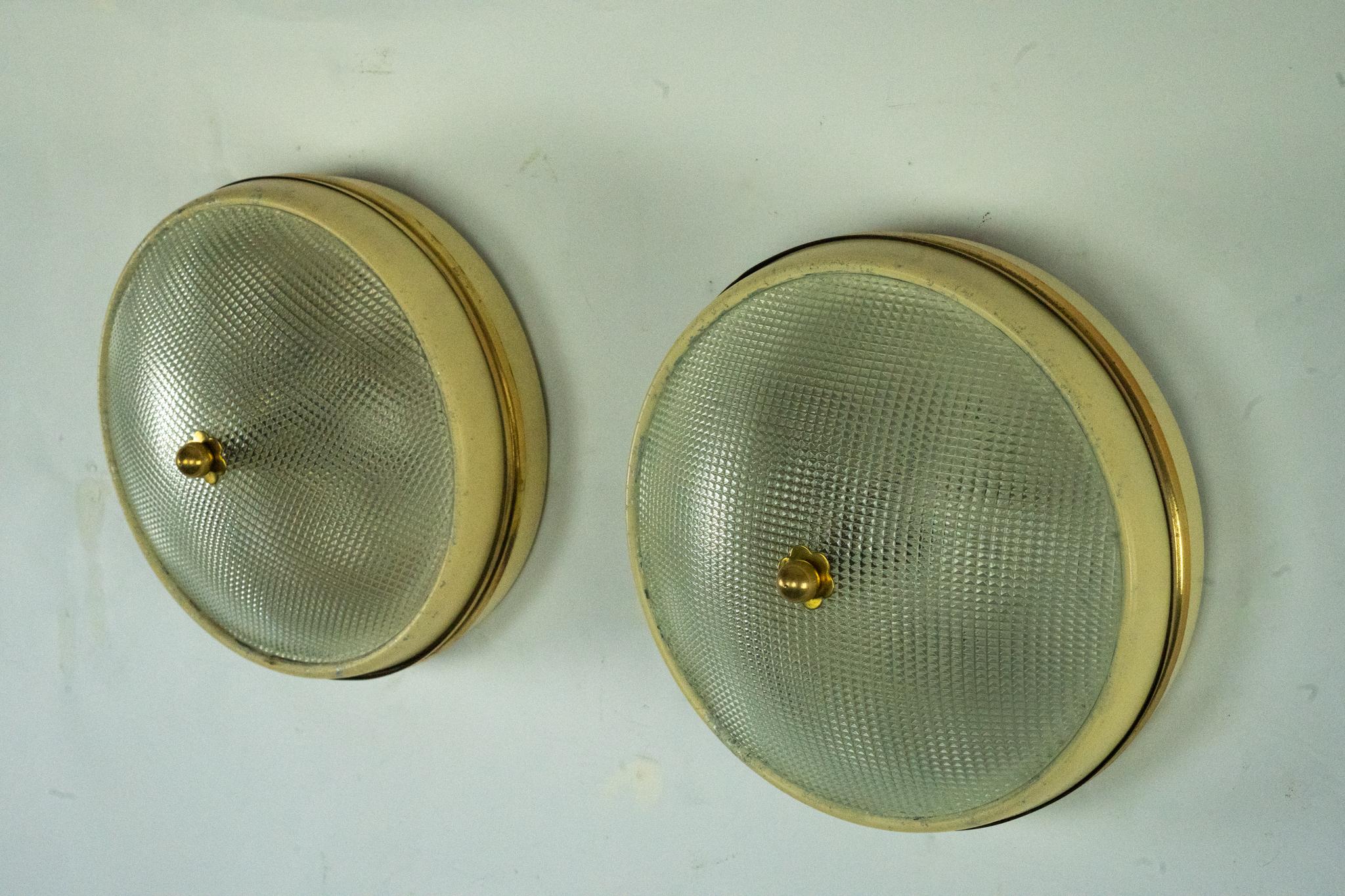 Lumi Milano, par de lámparas de pared o techo de cristal, latón y laca. Italia 50 en venta 3