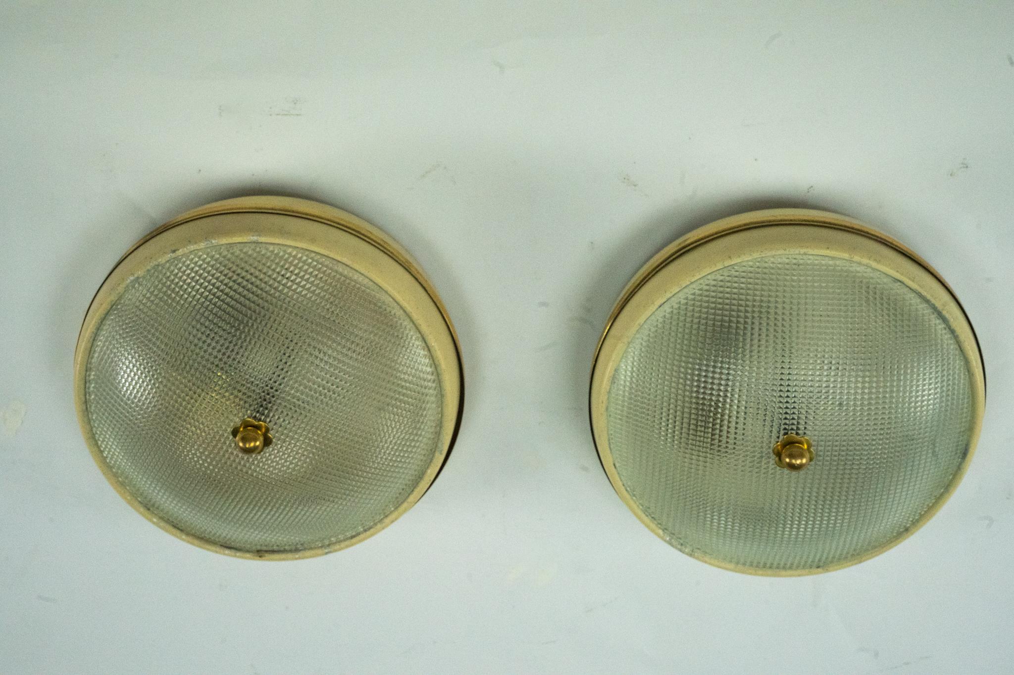 Lumi Milano, par de lámparas de pared o techo de cristal, latón y laca. Italia 50 en venta 4