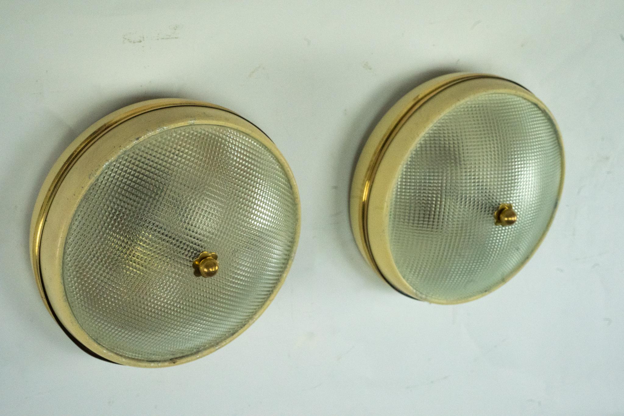 Lumi Milano, par de lámparas de pared o techo de cristal, latón y laca. Italia 50 en venta 5