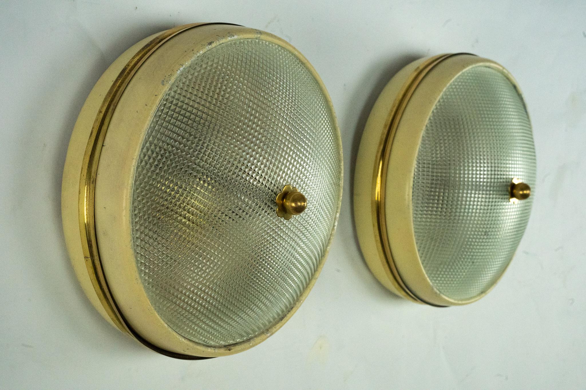 Lumi Milano, par de lámparas de pared o techo de cristal, latón y laca. Italia 50 en venta 6