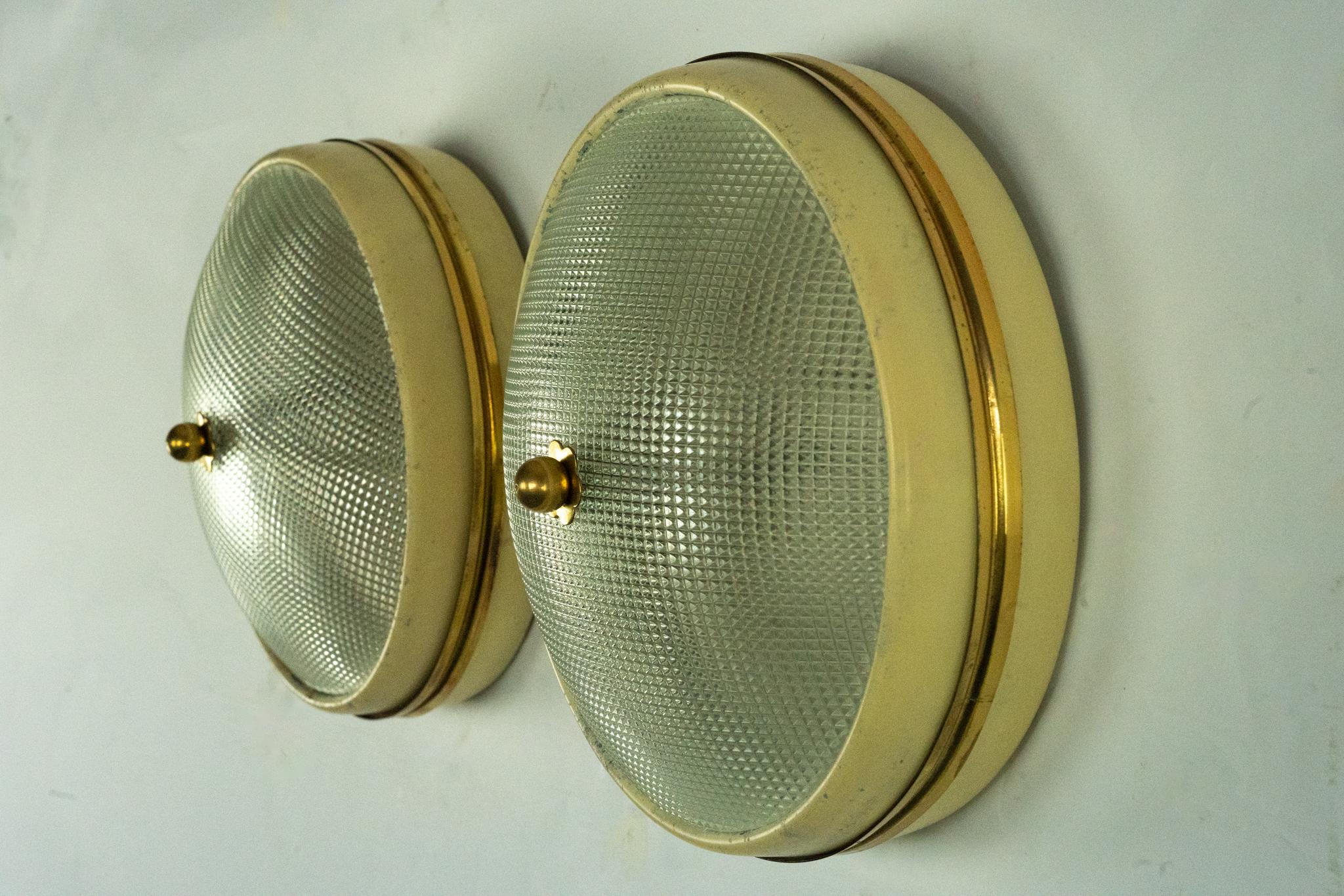 Lumi Milano, par de lámparas de pared o techo de cristal, latón y laca. Italia 50 en venta 7