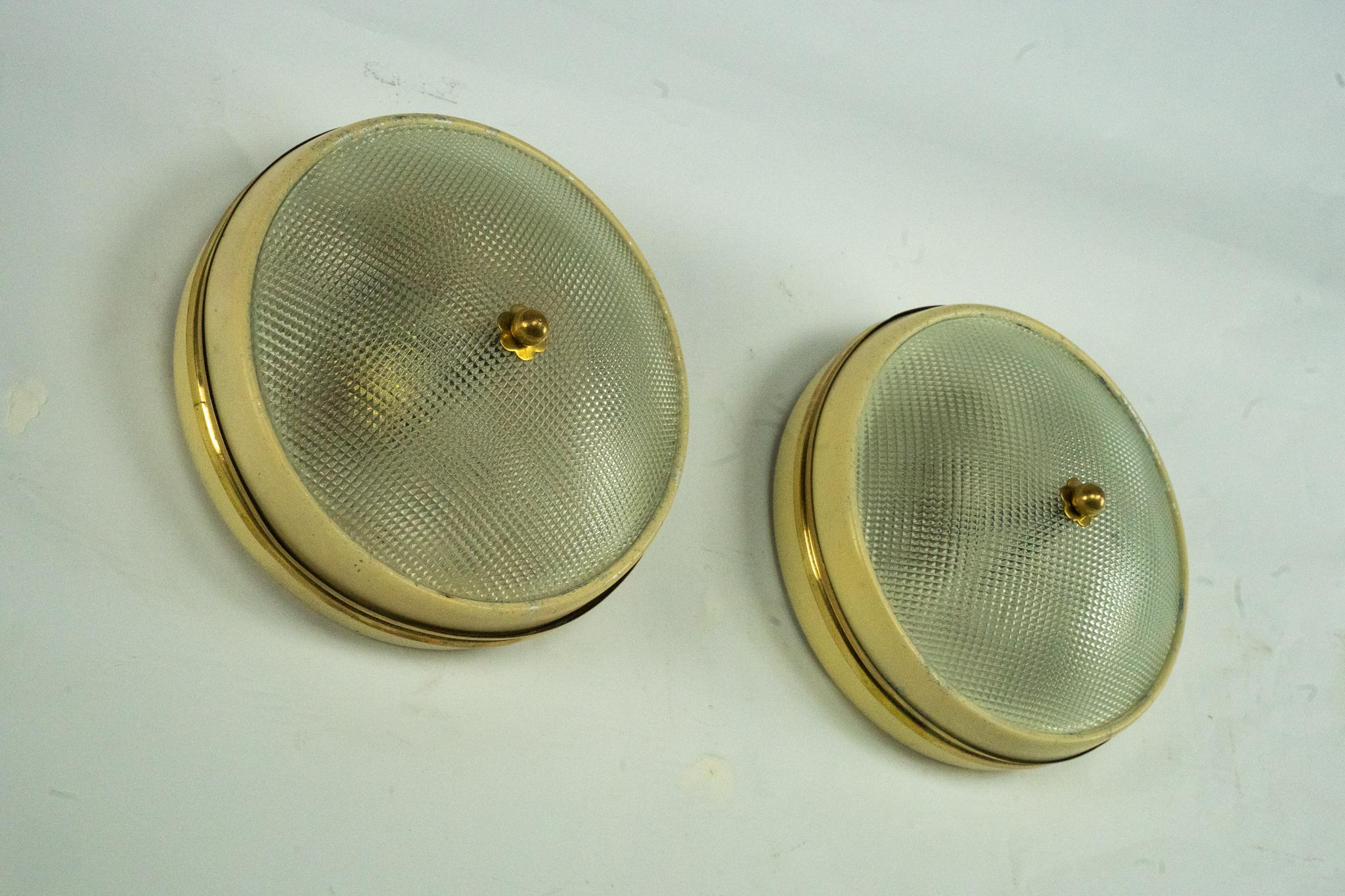 Lumi Milano, par de lámparas de pared o techo de cristal, latón y laca. Italia 50 Latón en venta