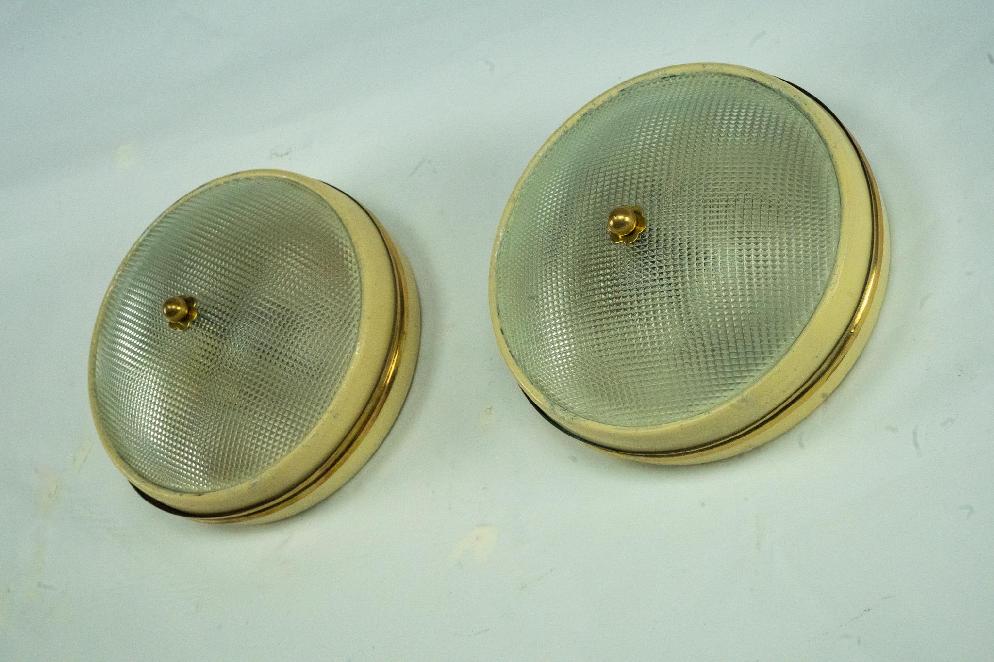 Lumi Milano, par de lámparas de pared o techo de cristal, latón y laca. Italia 50 en venta 1