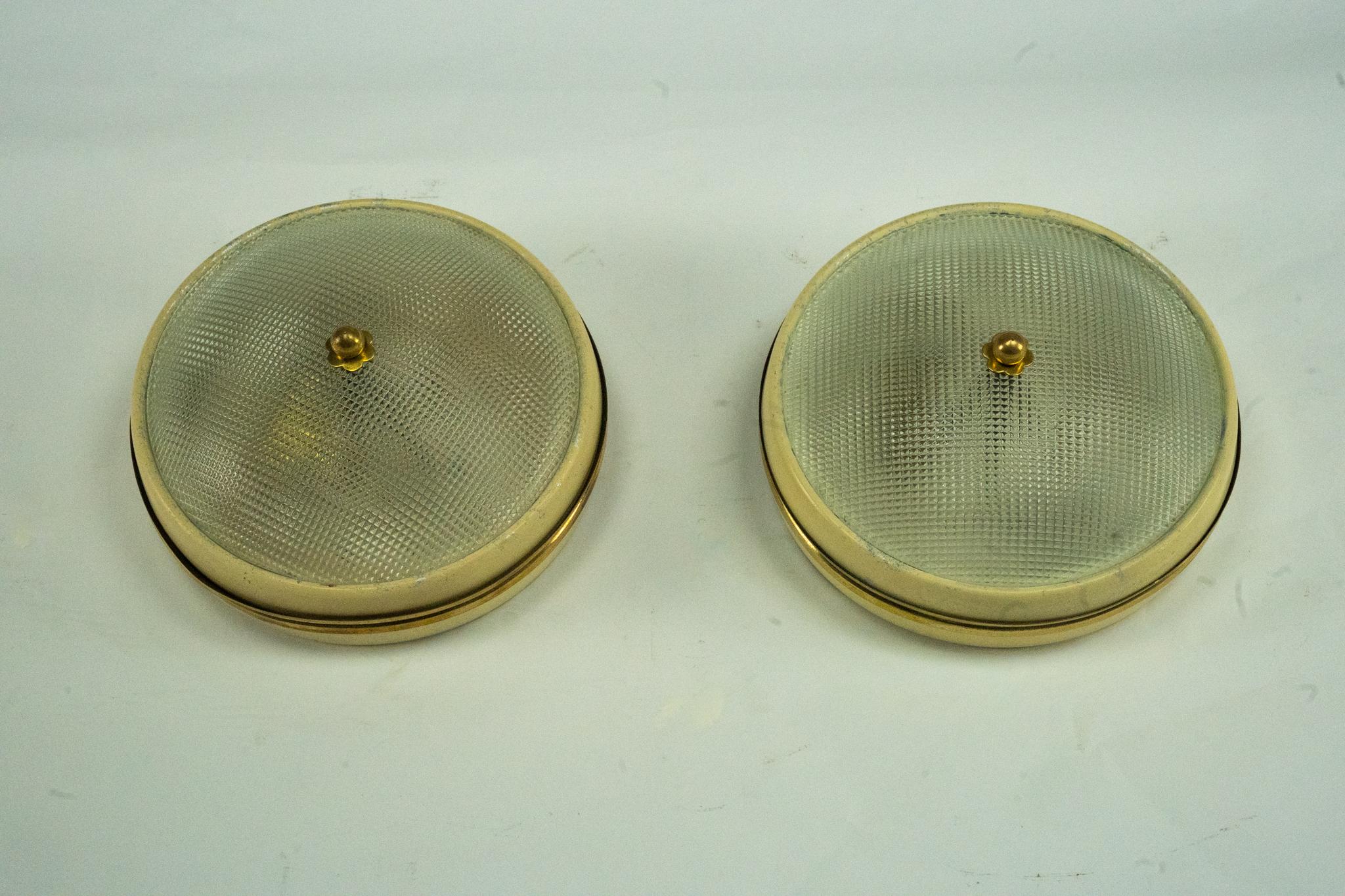 Lumi Milano, par de lámparas de pared o techo de cristal, latón y laca. Italia 50 en venta 2
