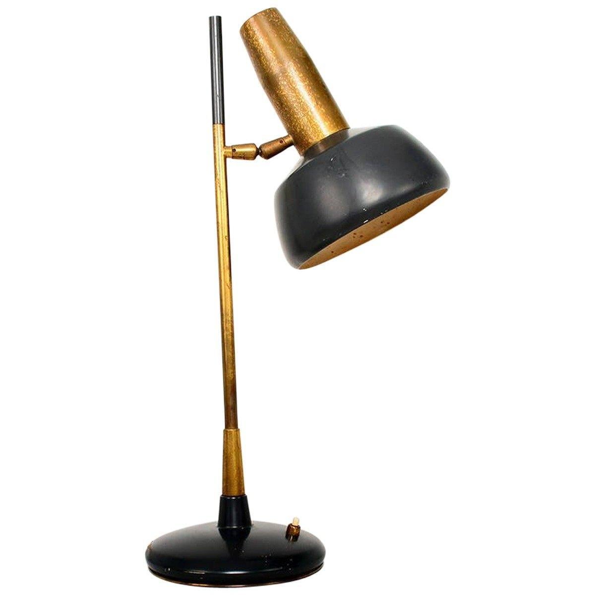 For your pleasure: a vintage desk lamp by Oscar Torlasco for Lumi, Milano. Dimensions: H 21 in. x W 6.5 in. x D 9 in. Original unrestored vintage finish and condition. Review images.