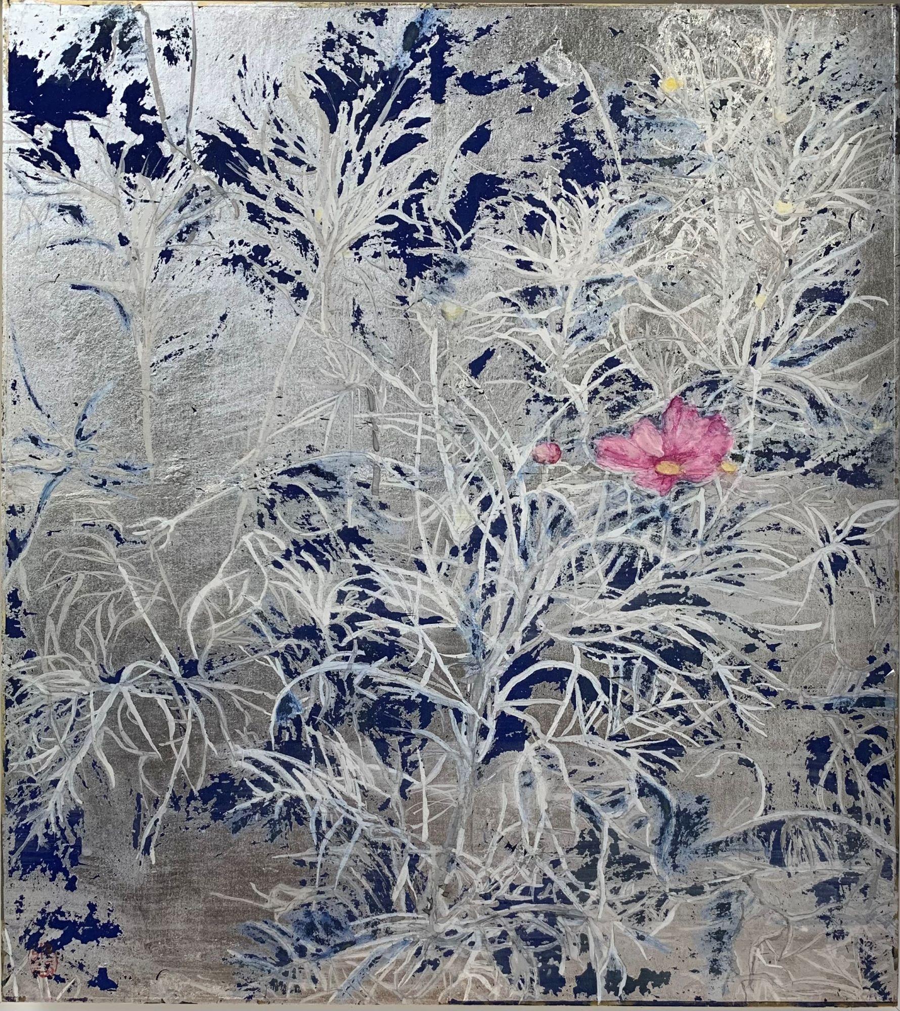 Cosmos III von Lumi Mizutani – Gemälde im japanischen Stil, Blume, silberne Blätter, Silberblätter