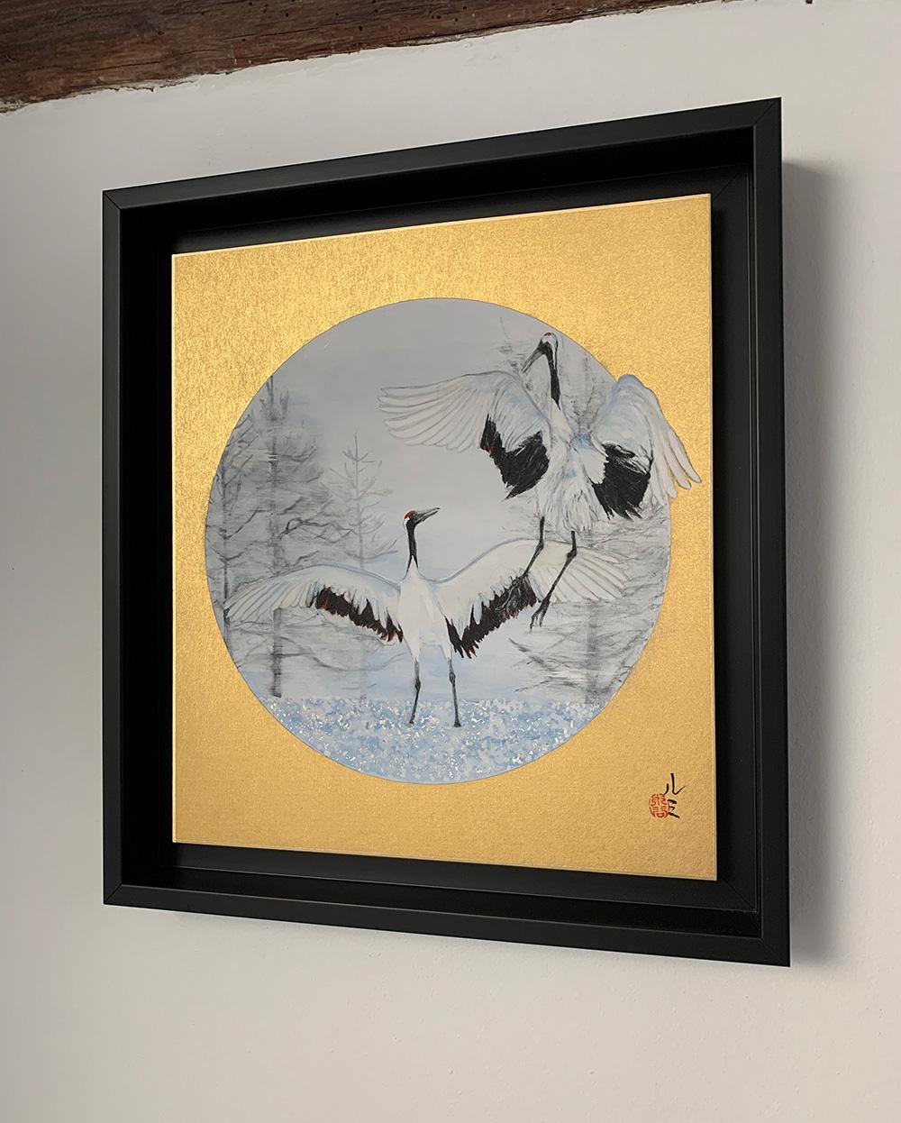 Dancing Cranes von Lumi Mizutani - Kleines Gemälde im japanischen Stil, Gold, Vögel im Angebot 1