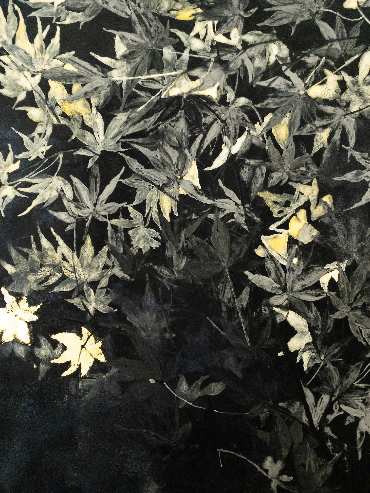 Nocturn V par Lumi Mizutani - Peinture de paysage de style japonais, noir et or en vente 3