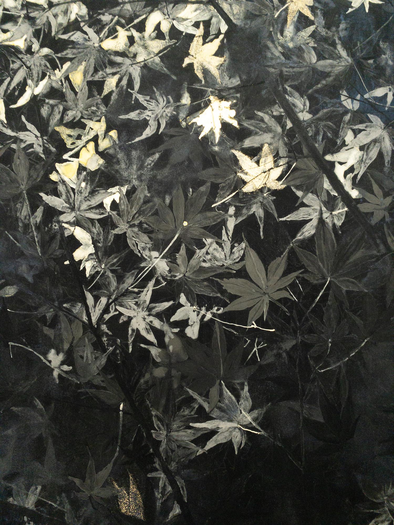 Nocturn V par Lumi Mizutani - Peinture de paysage de style japonais, noir et or en vente 4