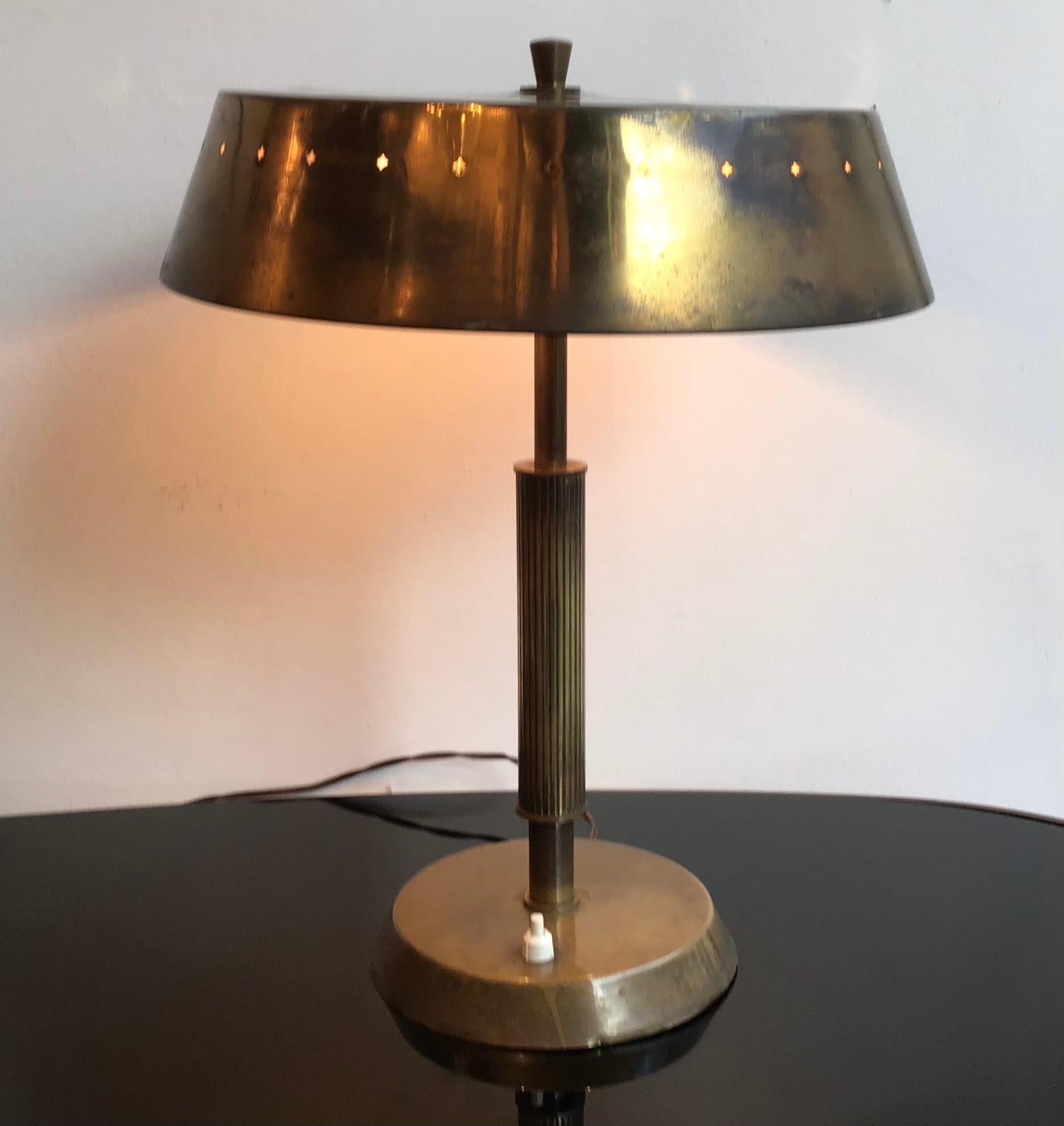 Lumi Table Lamp Brass, 1945, Italy  In Good Condition For Sale In Milano, IT