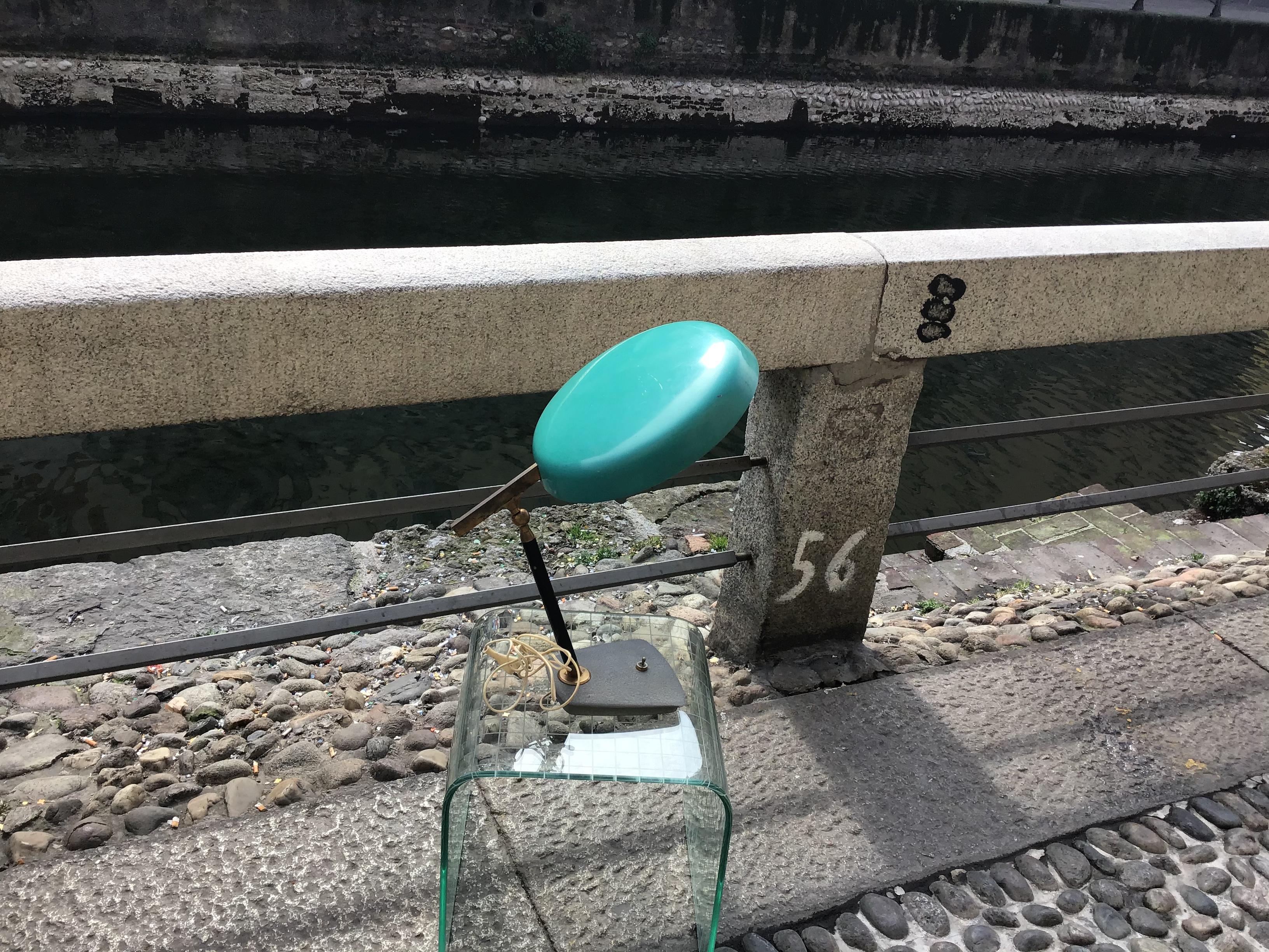 Lámpara de mesa Lumi Latón Metal Plexiglás, 1950, Italia en venta 2