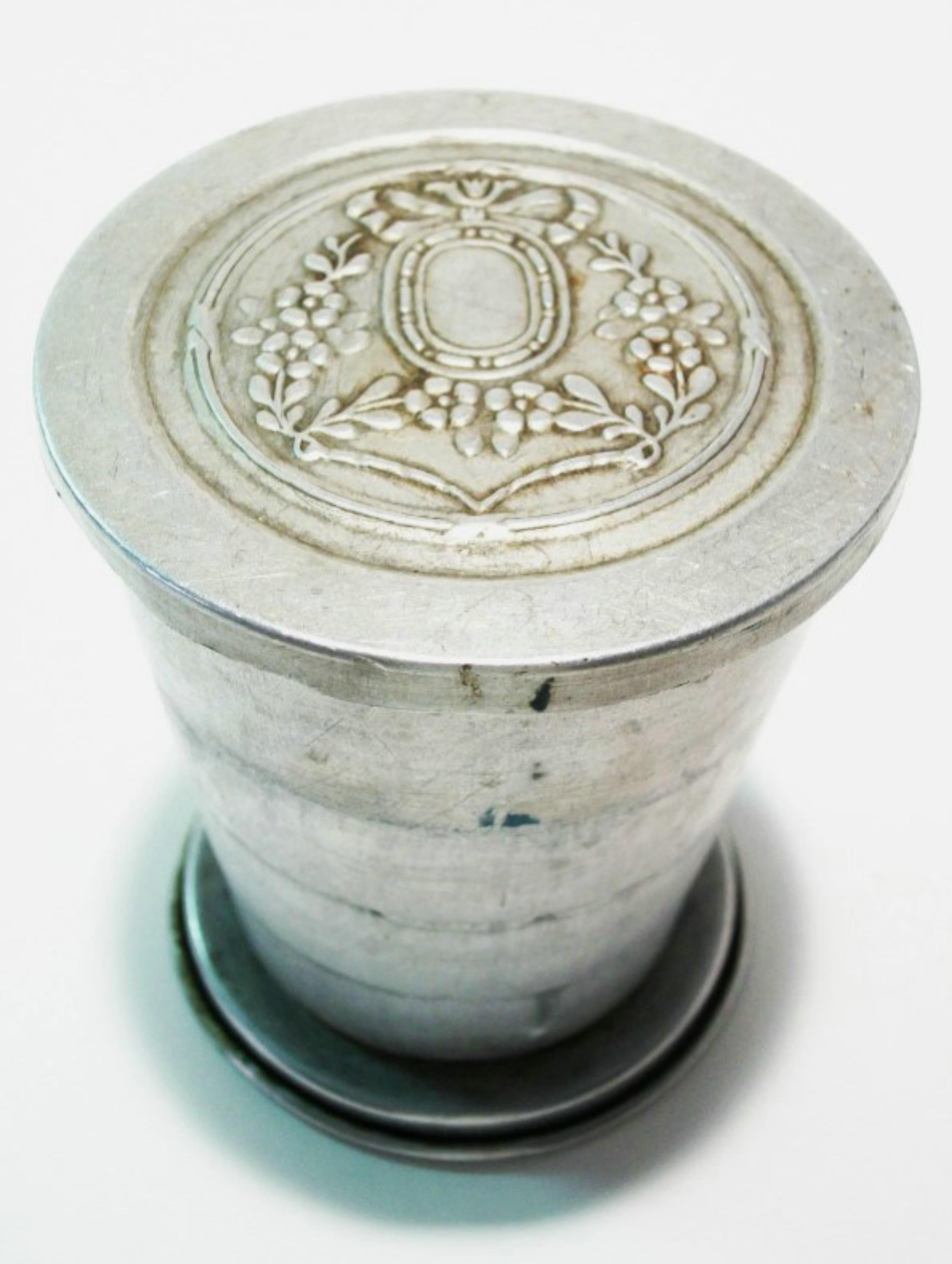 Francese LUMIERE - Antica tazza da viaggio pieghevole con coperchio - Francia - Circa 1895 in vendita