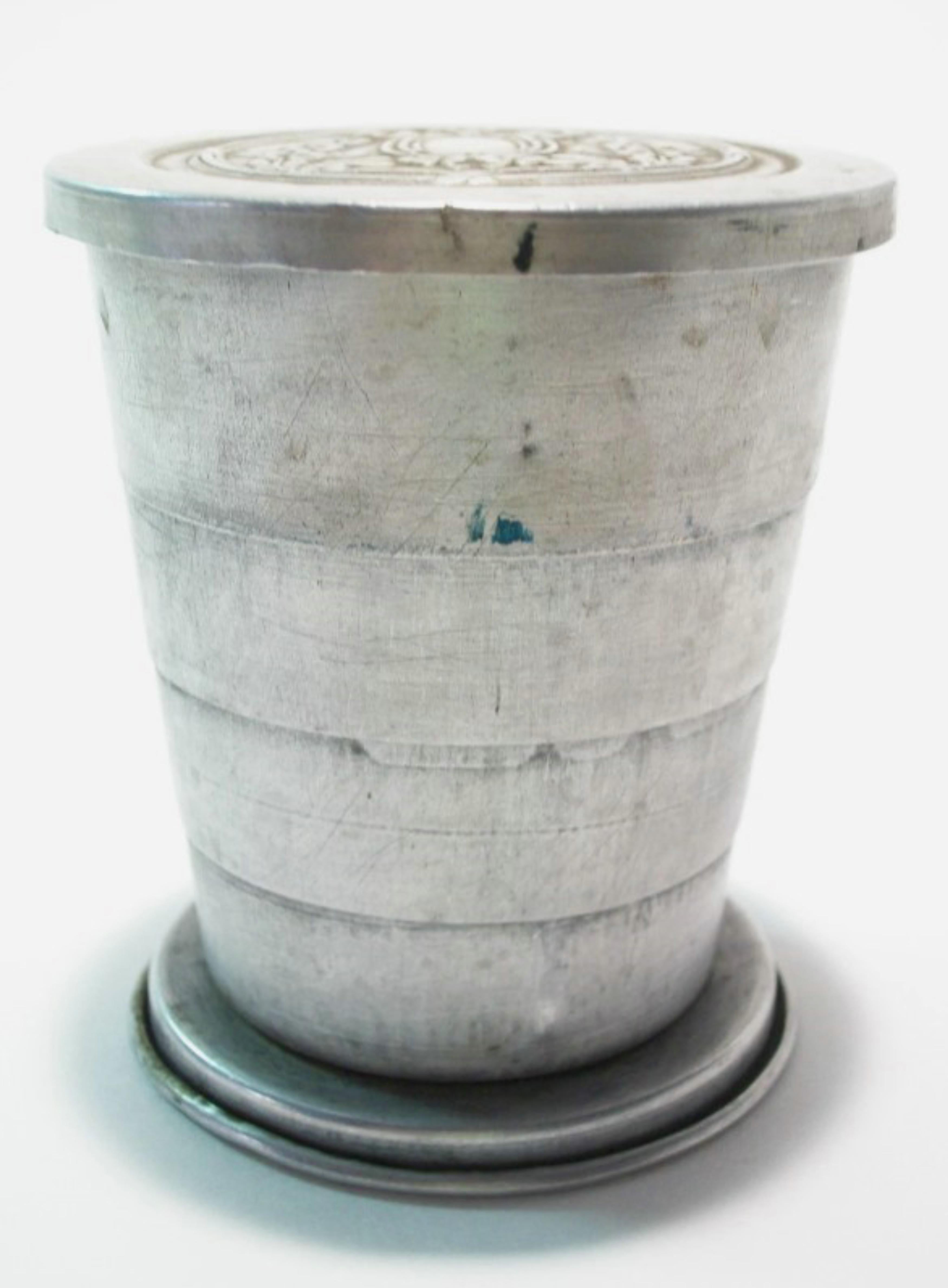 LUMIERE - Antica tazza da viaggio pieghevole con coperchio - Francia - Circa 1895 In condizioni buone in vendita a Chatham, ON