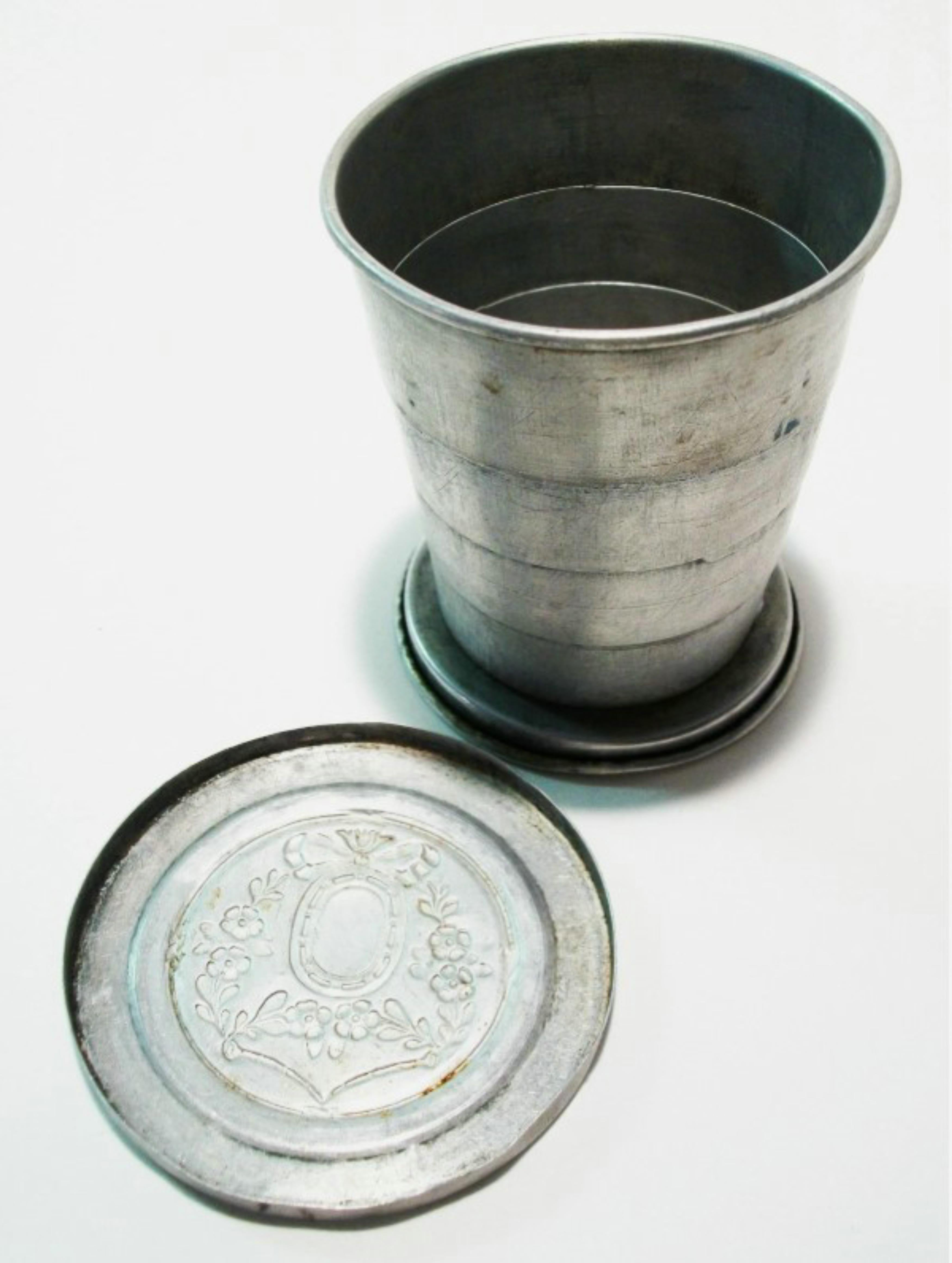 XIX secolo LUMIERE - Antica tazza da viaggio pieghevole con coperchio - Francia - Circa 1895 in vendita