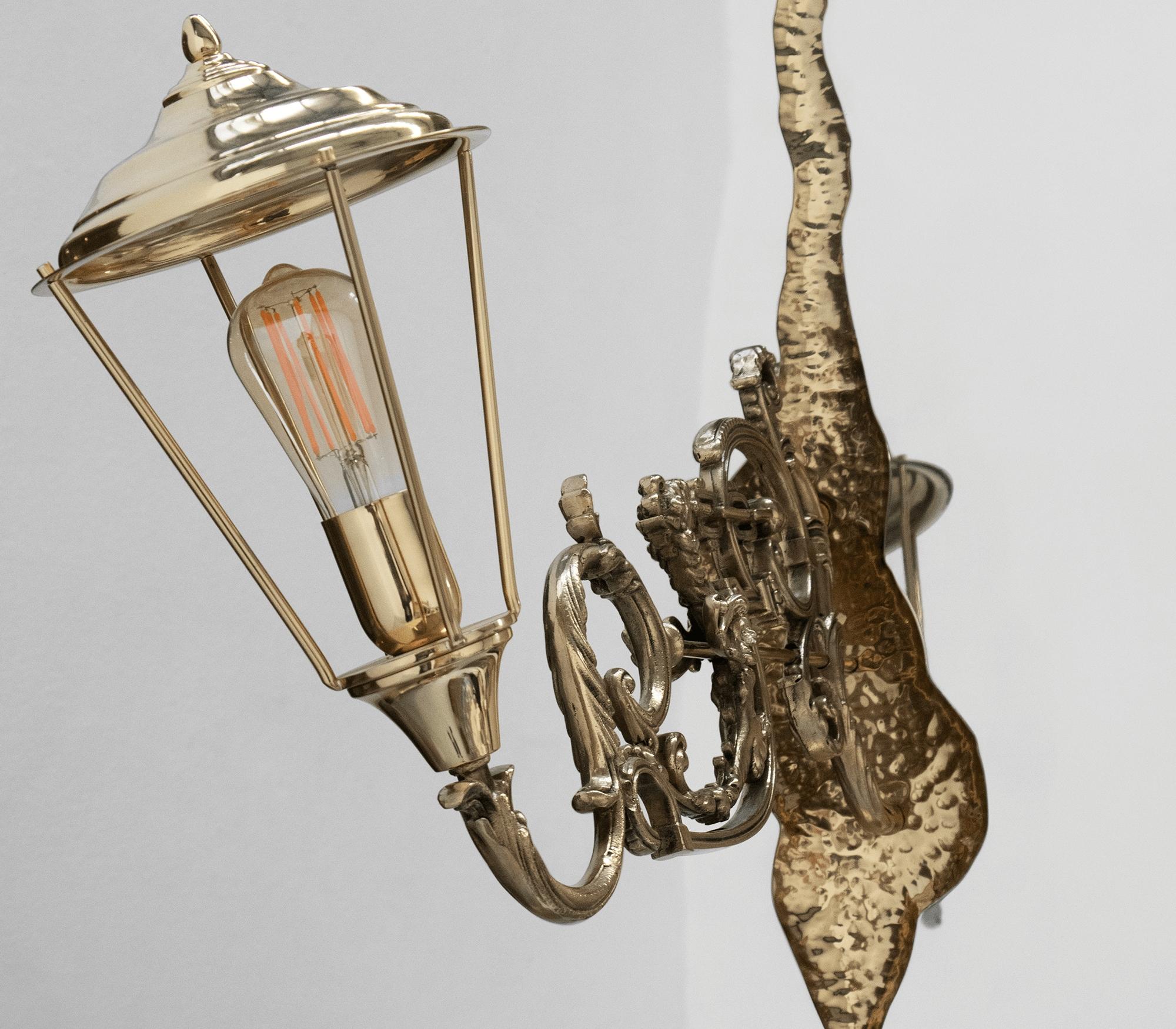 Sculpté à la main Console Lumière  - Laiton forgé et martelé et miroir Boca do Lobo en vente