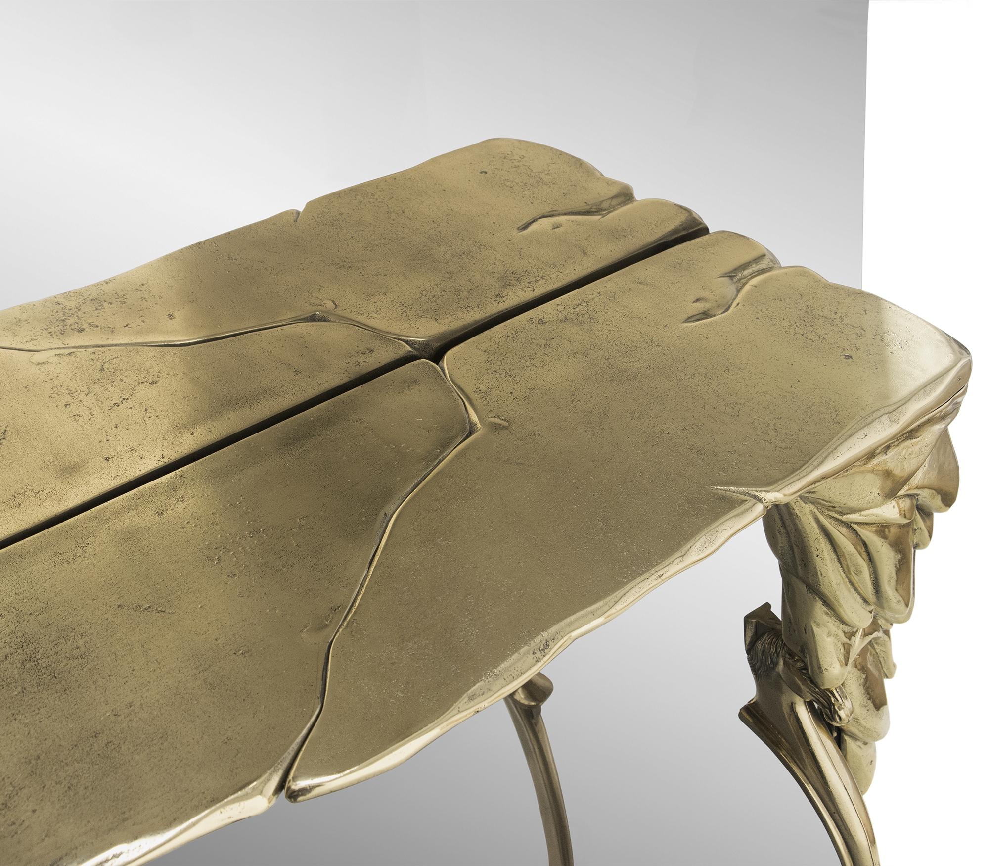 Plaqué or Console Lumière  - Laiton forgé et martelé et miroir Boca do Lobo en vente