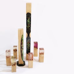 Lumiere Totem, lampada/scultura di Eduard Locota, vetro acrilico e legno di quercia