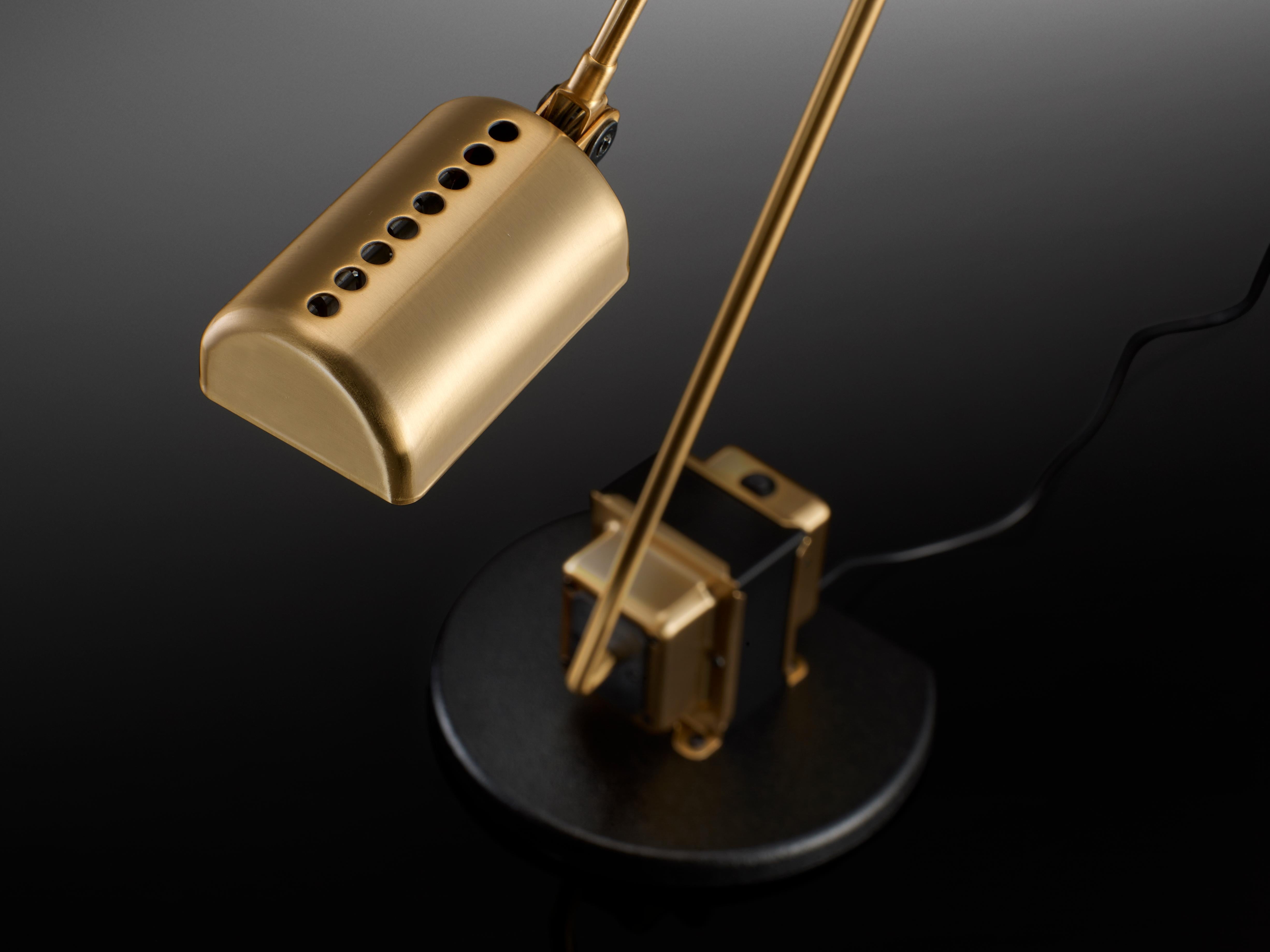 Moderne Lumina lampadaire à LED en forme de daphine doré brossé  par Tommaso Cimini en vente