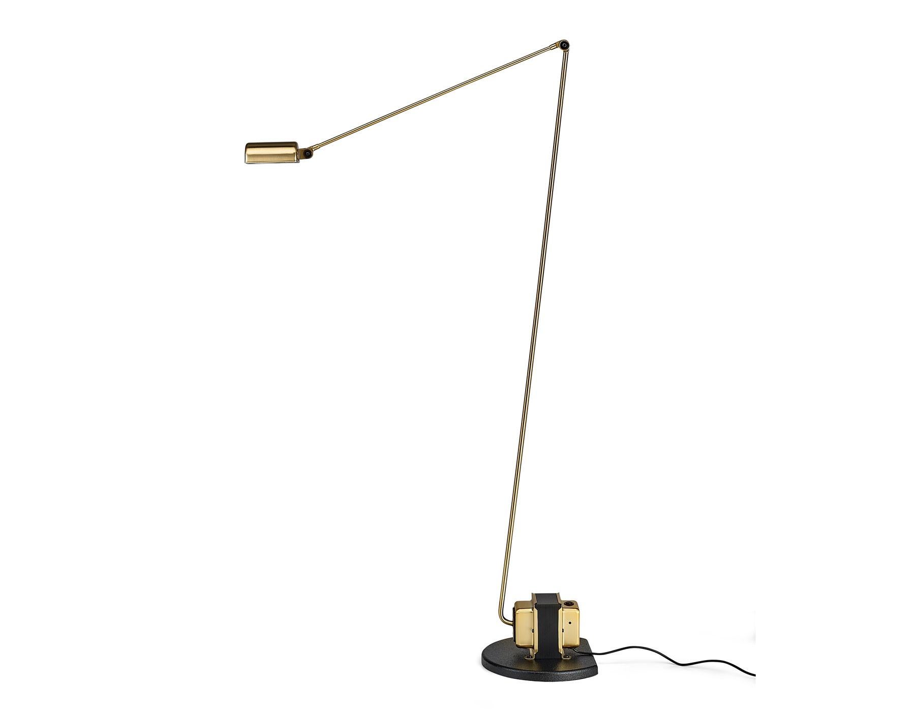 Lumina lampadaire à LED en forme de daphine doré brossé  par Tommaso Cimini Neuf - En vente à New York, NY