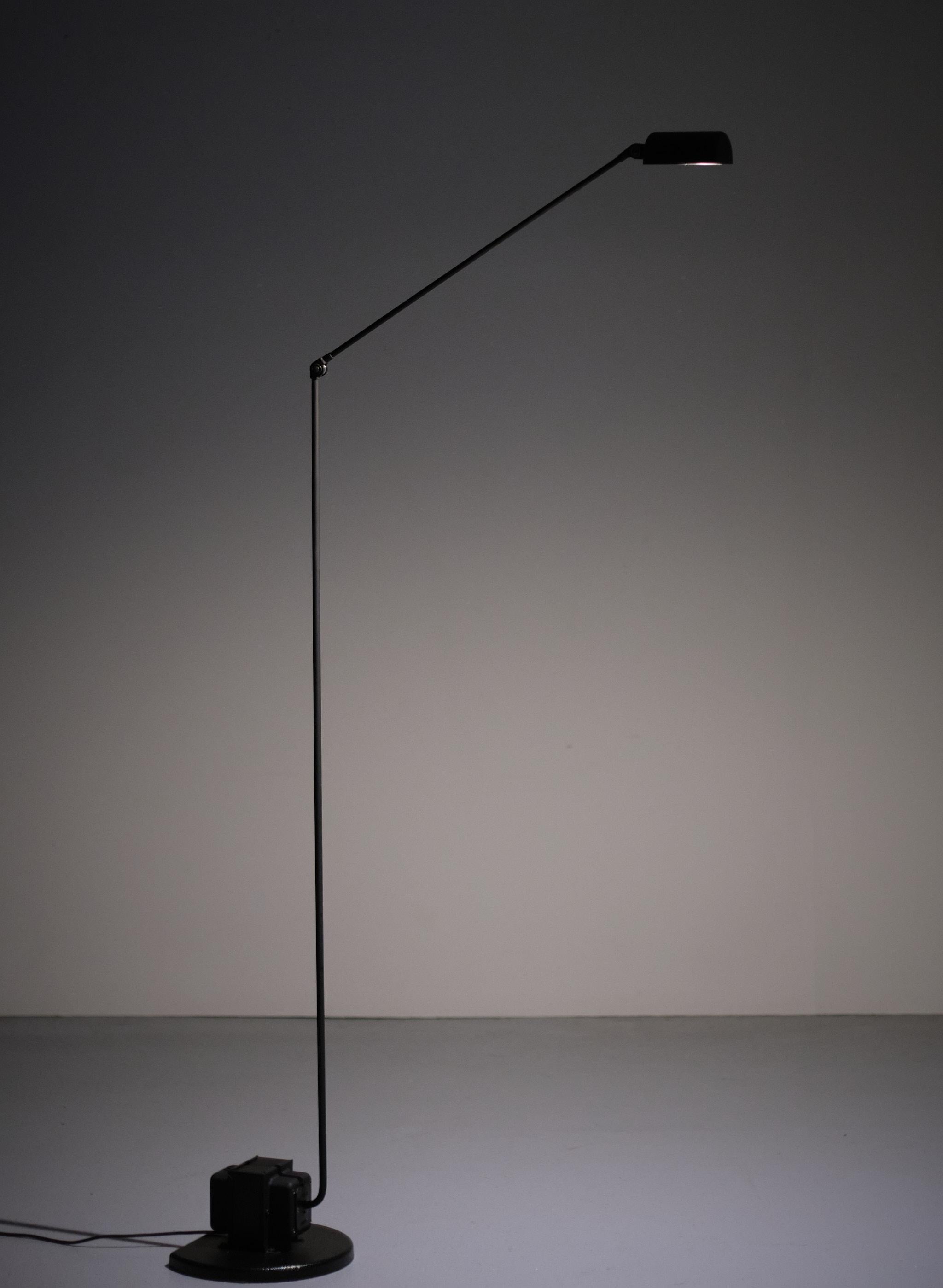 Lumina Daphine LED Floor Lamp Tomasso Chimini In Good Condition In Den Haag, NL
