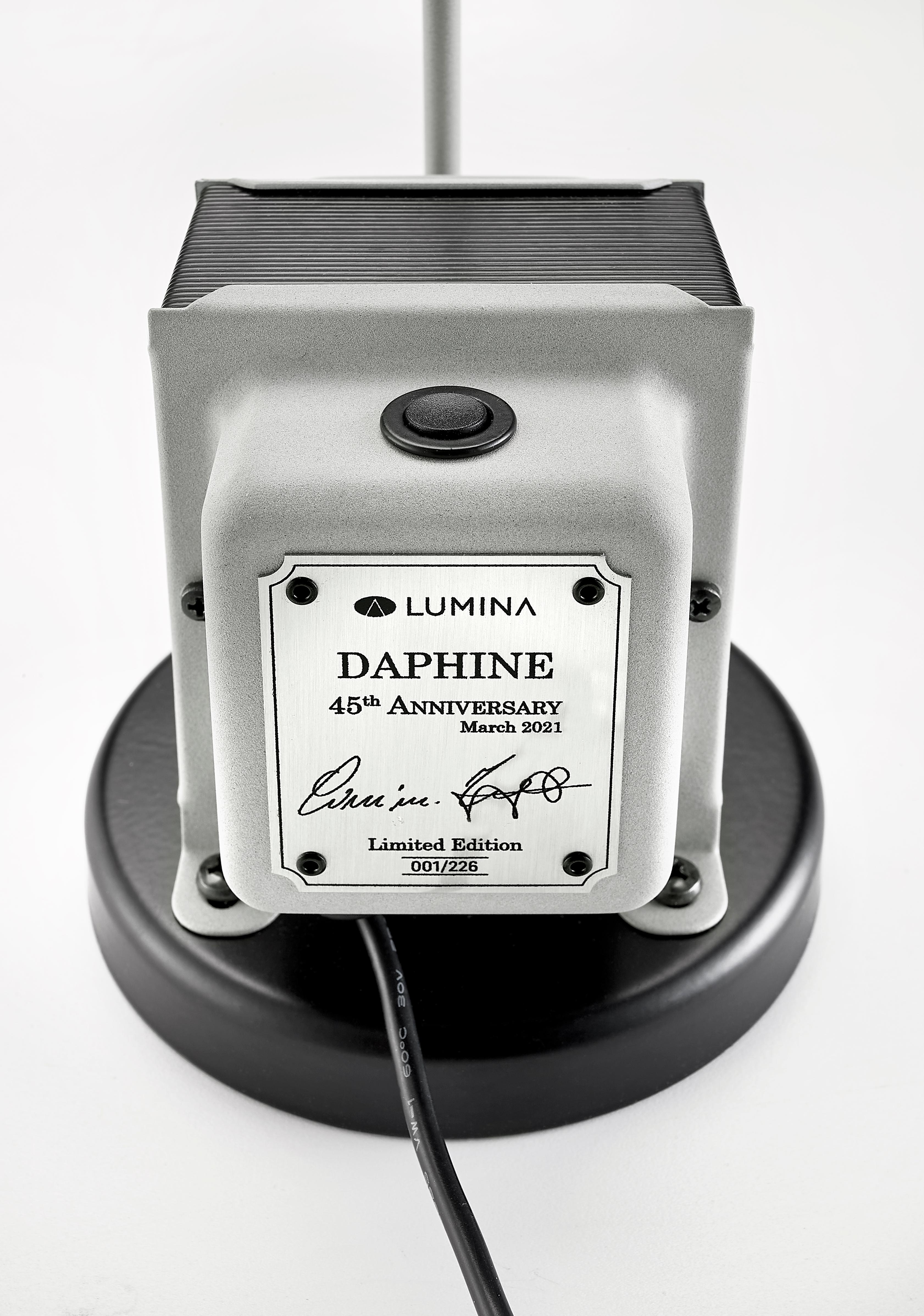 italien Lumina Édition limitée  Lampe de bureau LED Daphine en blanc par Tommaso Cimini en vente