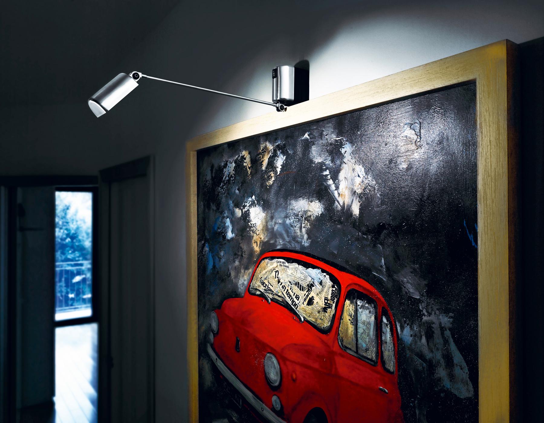 Lumina Daphine Parete LED-wandleuchte von Tommaso Cimini

Die Wandversion mit ihrer minimalistischen Ästhetik hat einen einzigen Arm, der um 180° horizontal und 90° vertikal gedreht werden kann, bis er ganz an der Wand anliegt. Die Daphine hat den