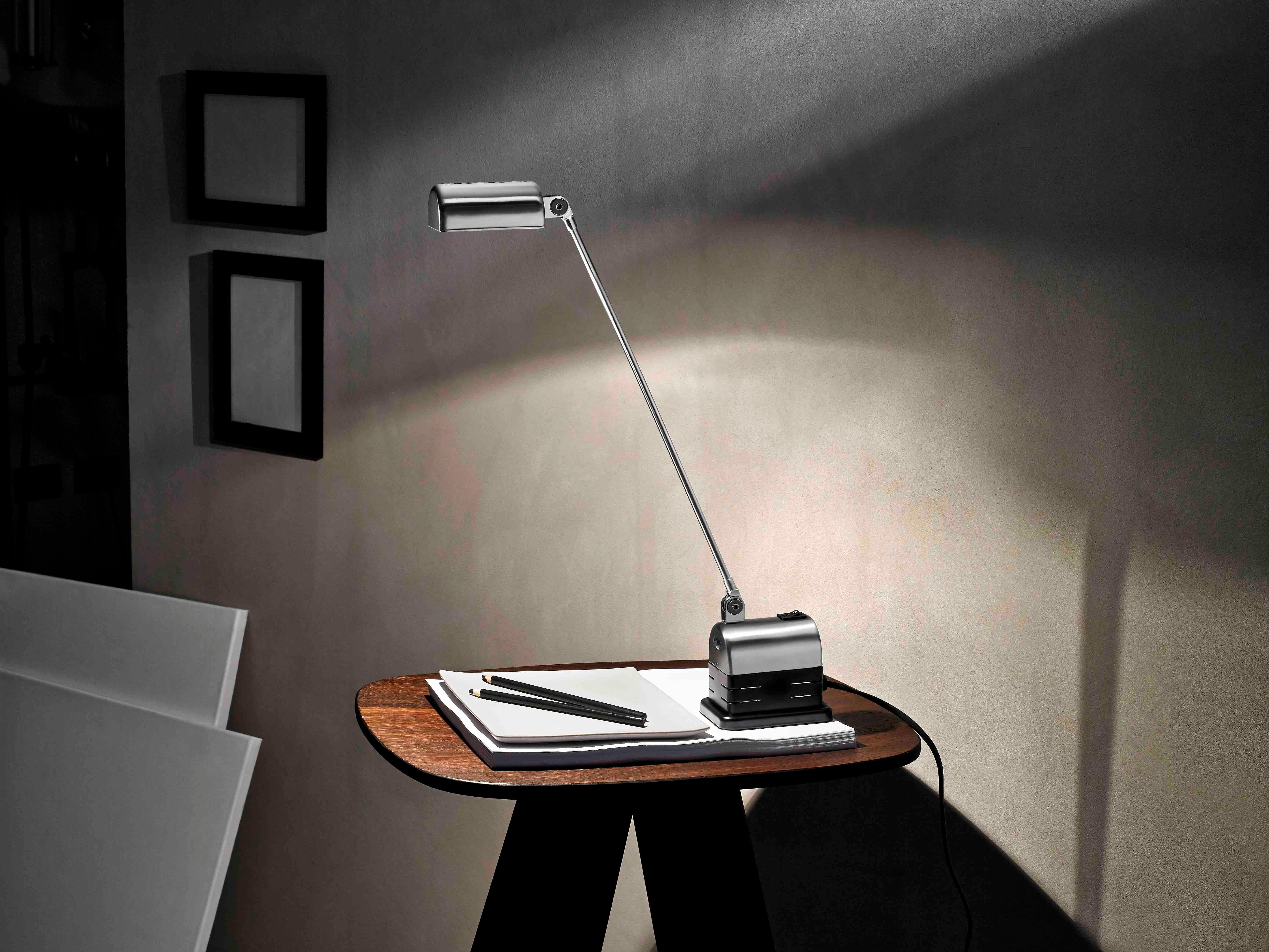 italien Lampe de bureau LED Lumina Daphinette en nickel brossé de Tommaso Cimini en vente