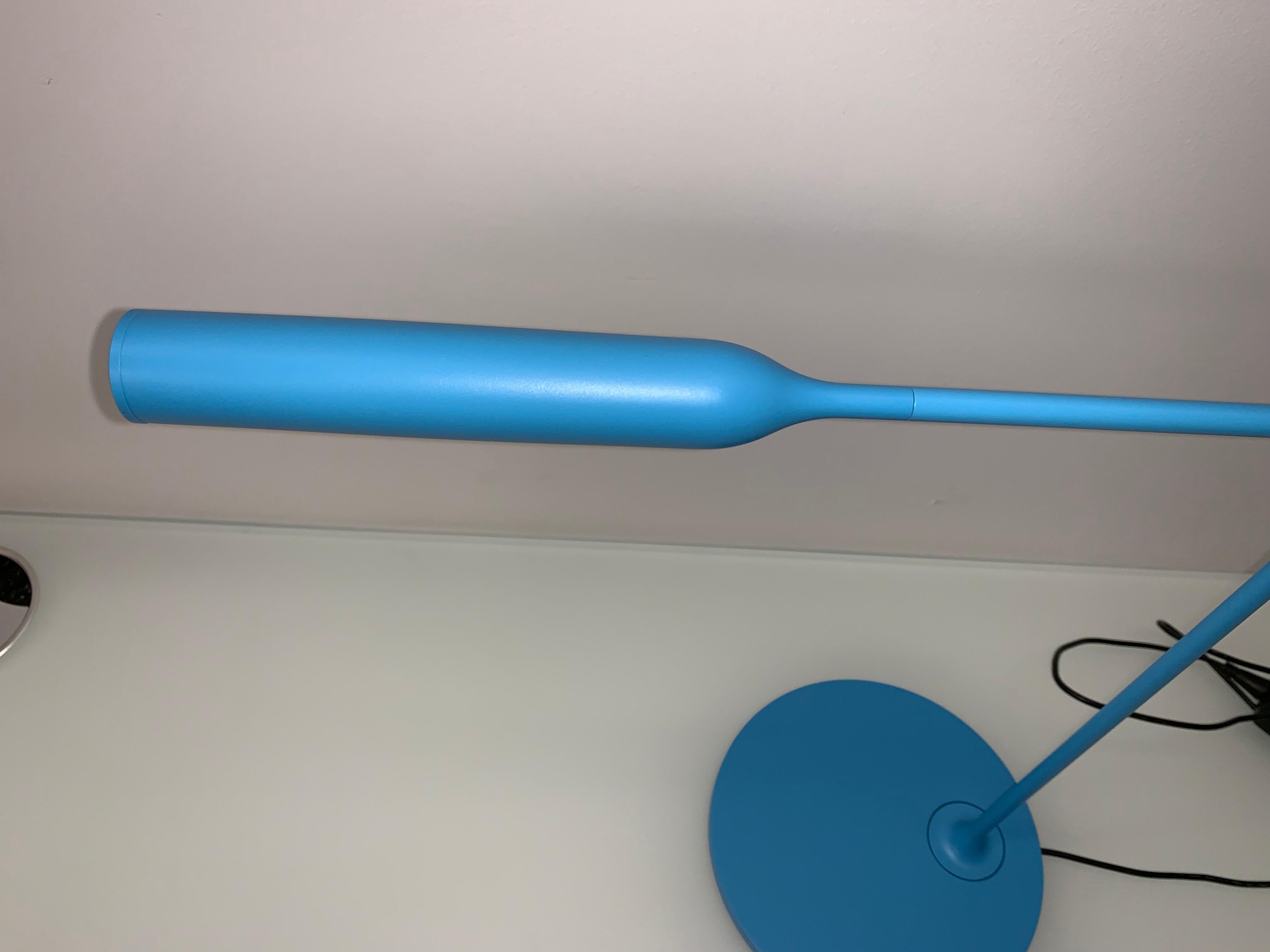 Lumina Flo Lamp in Matte Cyan by Foster+Partners In Excellent Condition In New York, NY