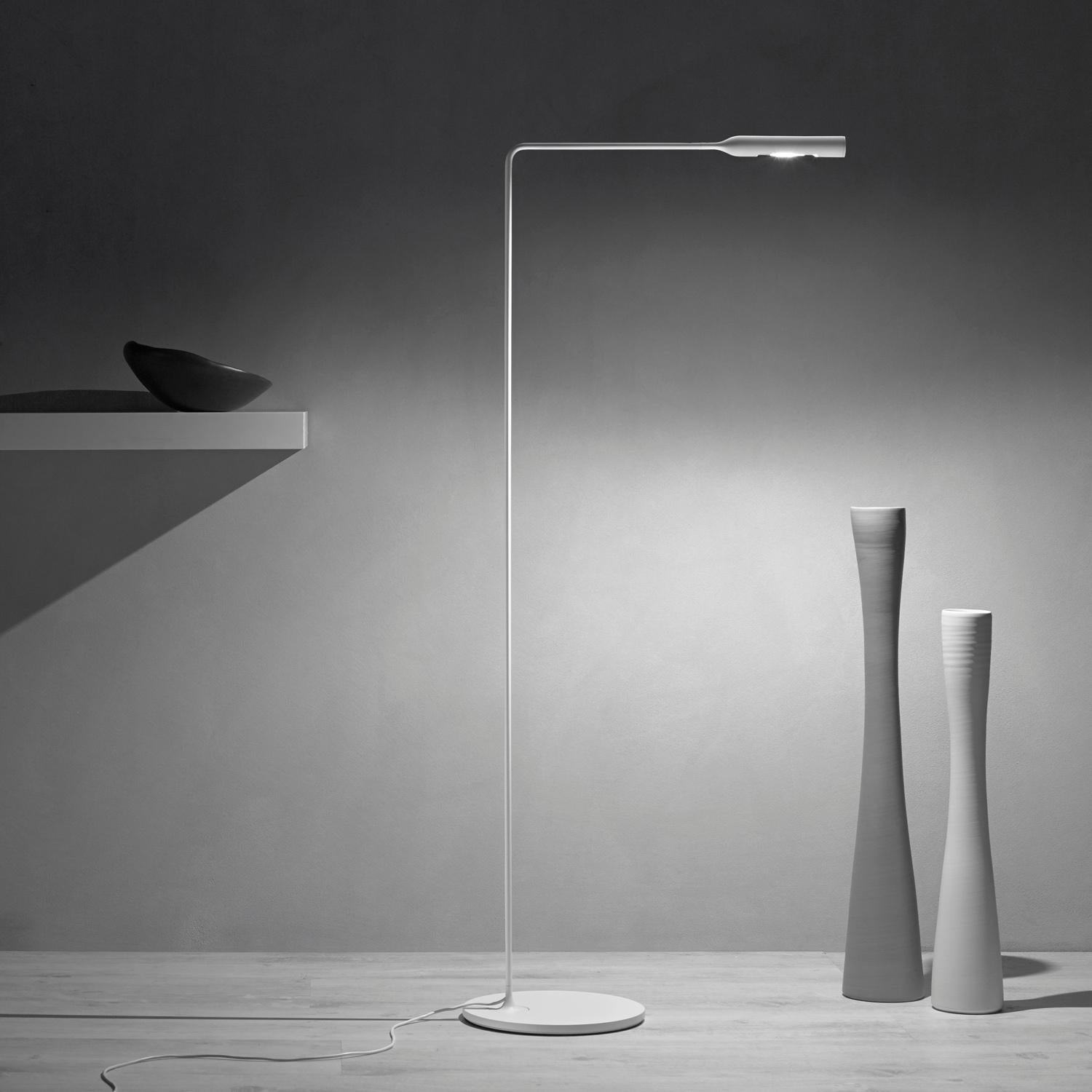 Italian Lumina Flo Lounge Floor Lamp in Black by Foster+Partners in Stock For Sale