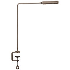 Lumina Flo Tischlampe mit Lampe in Bronze-Metallfarbe von Foster+Partners