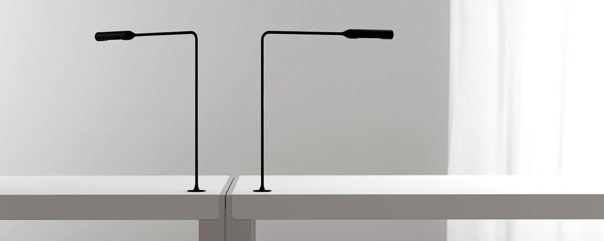 Contemporary Lumina Flo Table Lamp with F20 Grommet in Black Soft-Touch by Foster+Partners For Sale