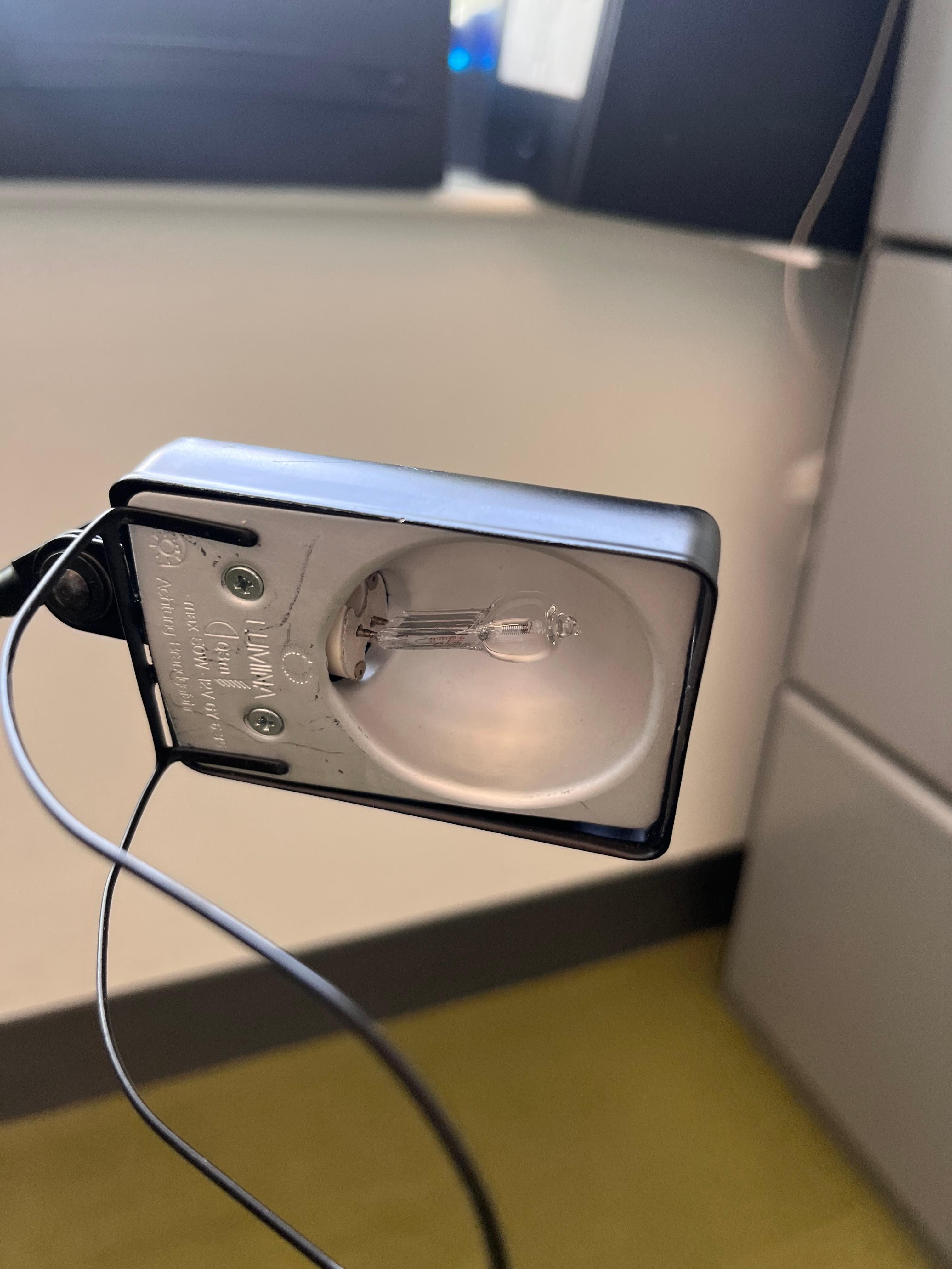 Lumina Halogen-Schreibtischlampe aus schwarzem Daphin von Tommaso Cimini in STOCK (21. Jahrhundert und zeitgenössisch) im Angebot