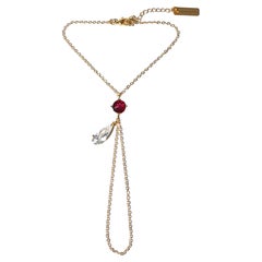 Lumina Handkette in Rouge Bordeaux mit roten Kristallakzenten