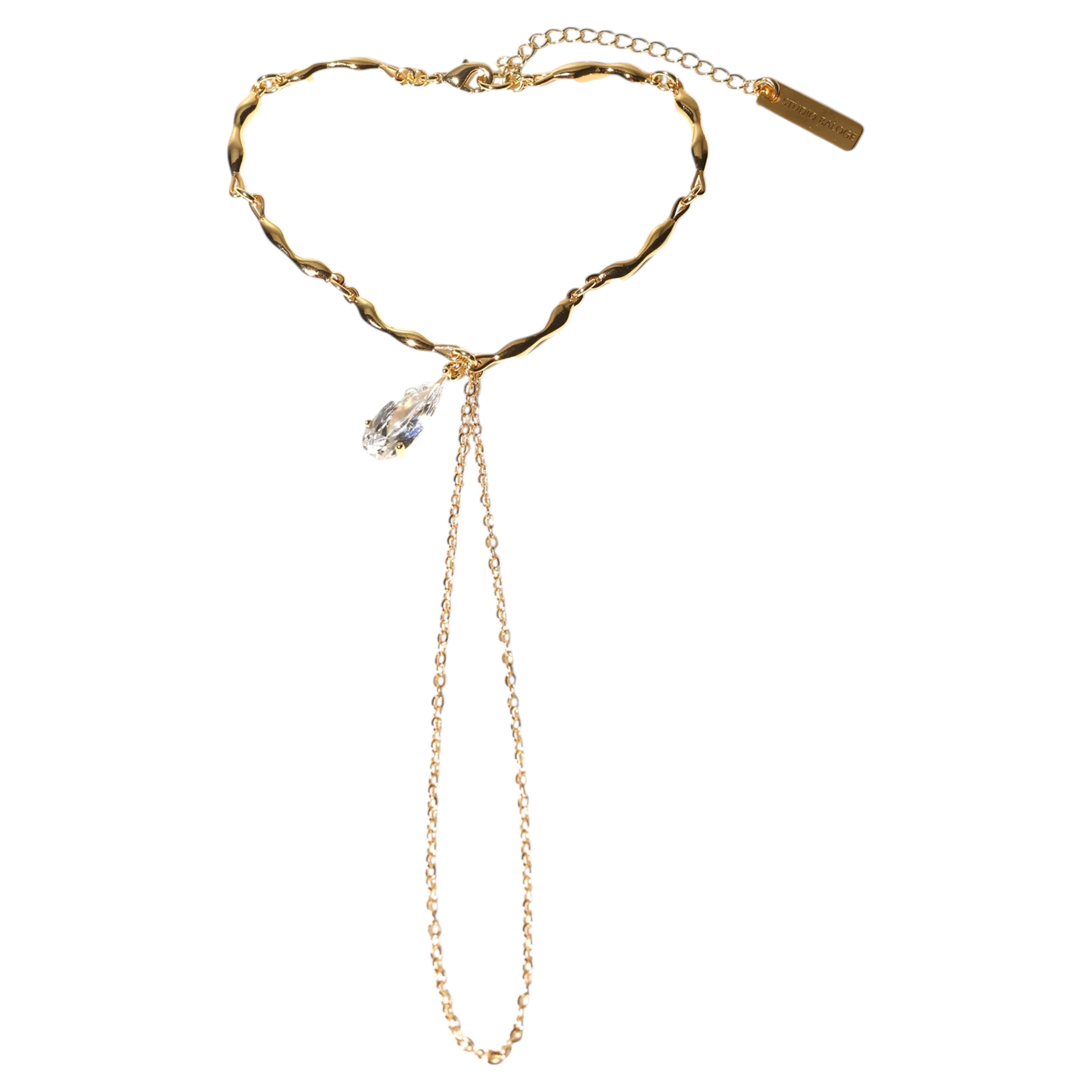 Lumina Chaîne à main remplie d'or 14K avec cristal Teardrop en vente
