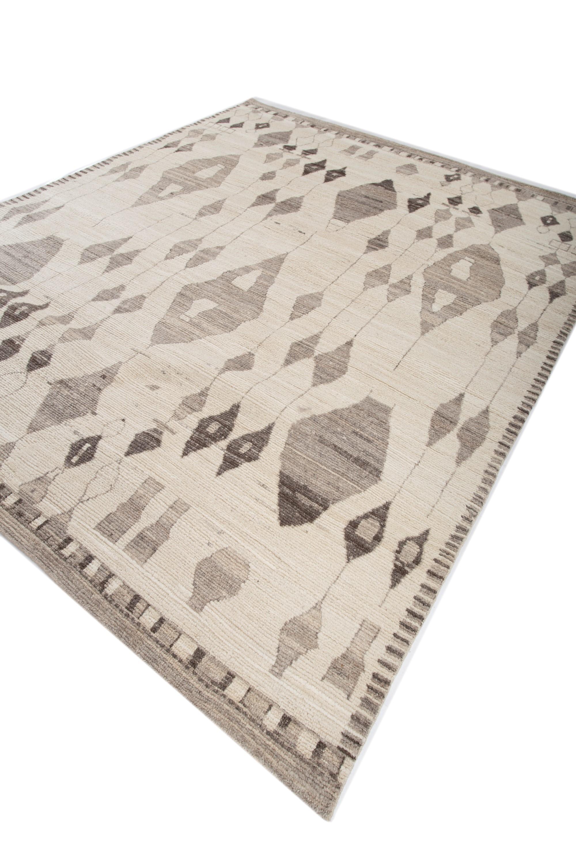 Modern Luminary Whispers Natural White & Natural Beige 180x270 cm Hand Knotted Rug For Sale
