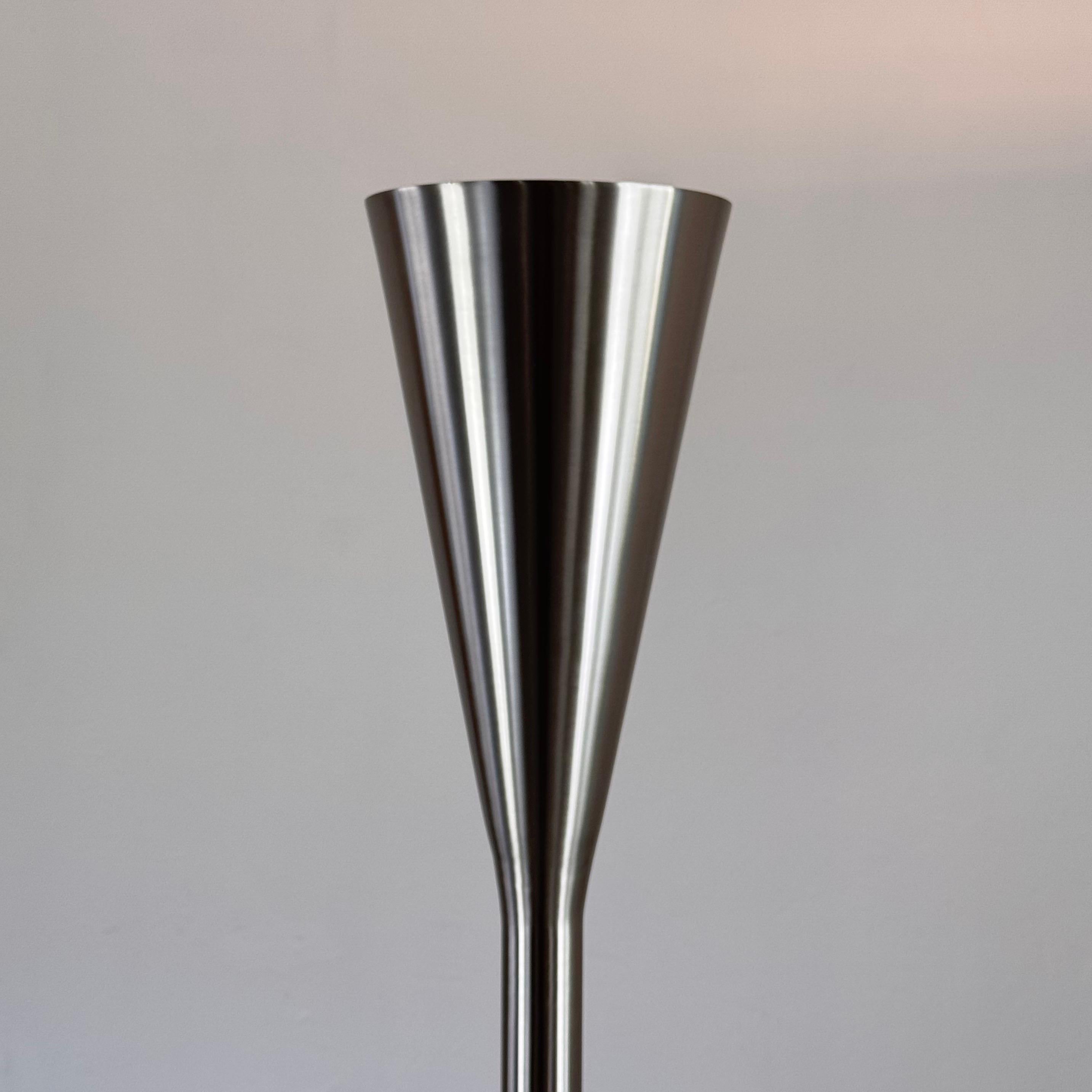 italien Lampadaire Luminator de Pietro Chiesa pour Fontana Arte, finition en métal brossé en vente