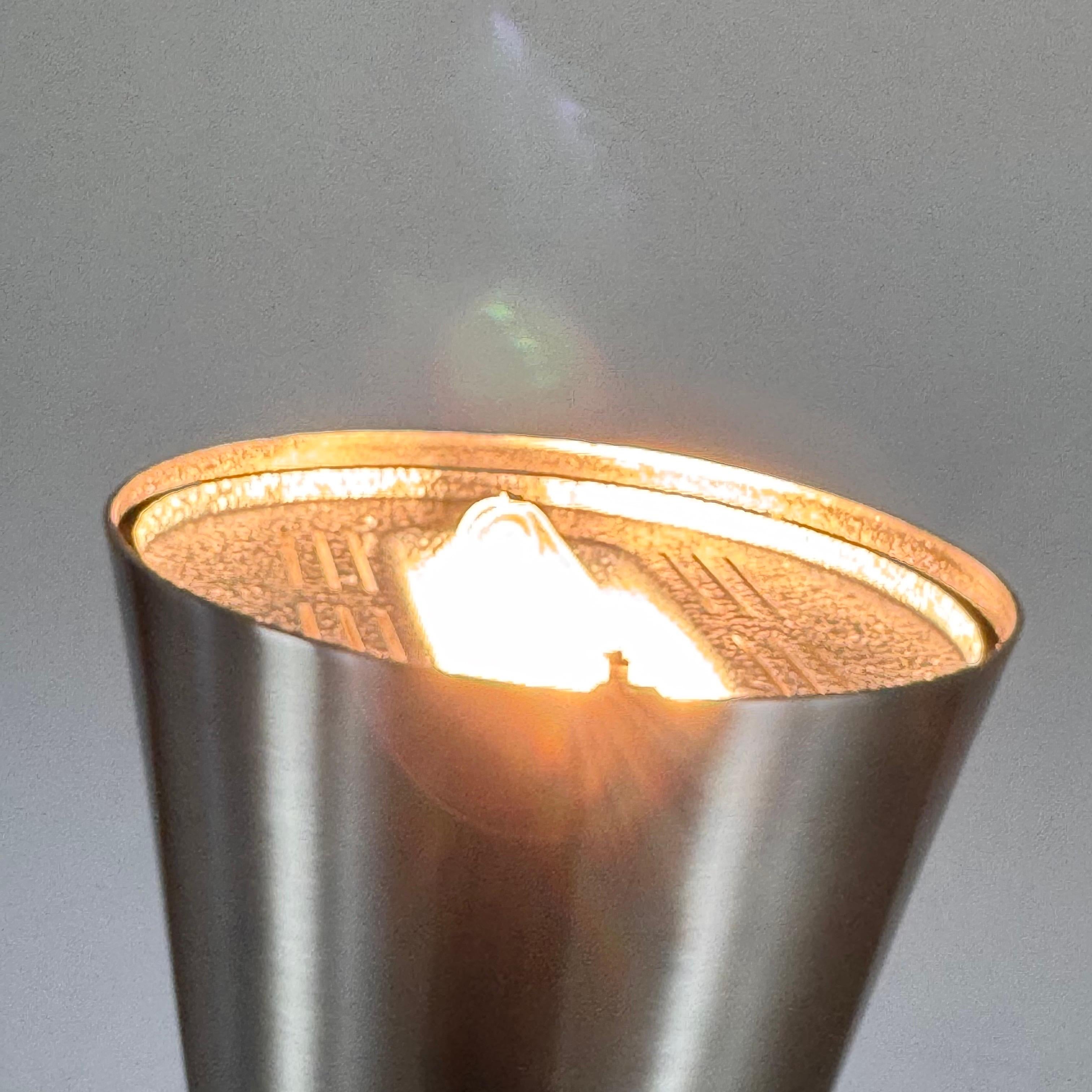 Lampadaire Luminator de Pietro Chiesa pour Fontana Arte, finition en métal brossé Excellent état - En vente à Bagnolo Mella, Brescia