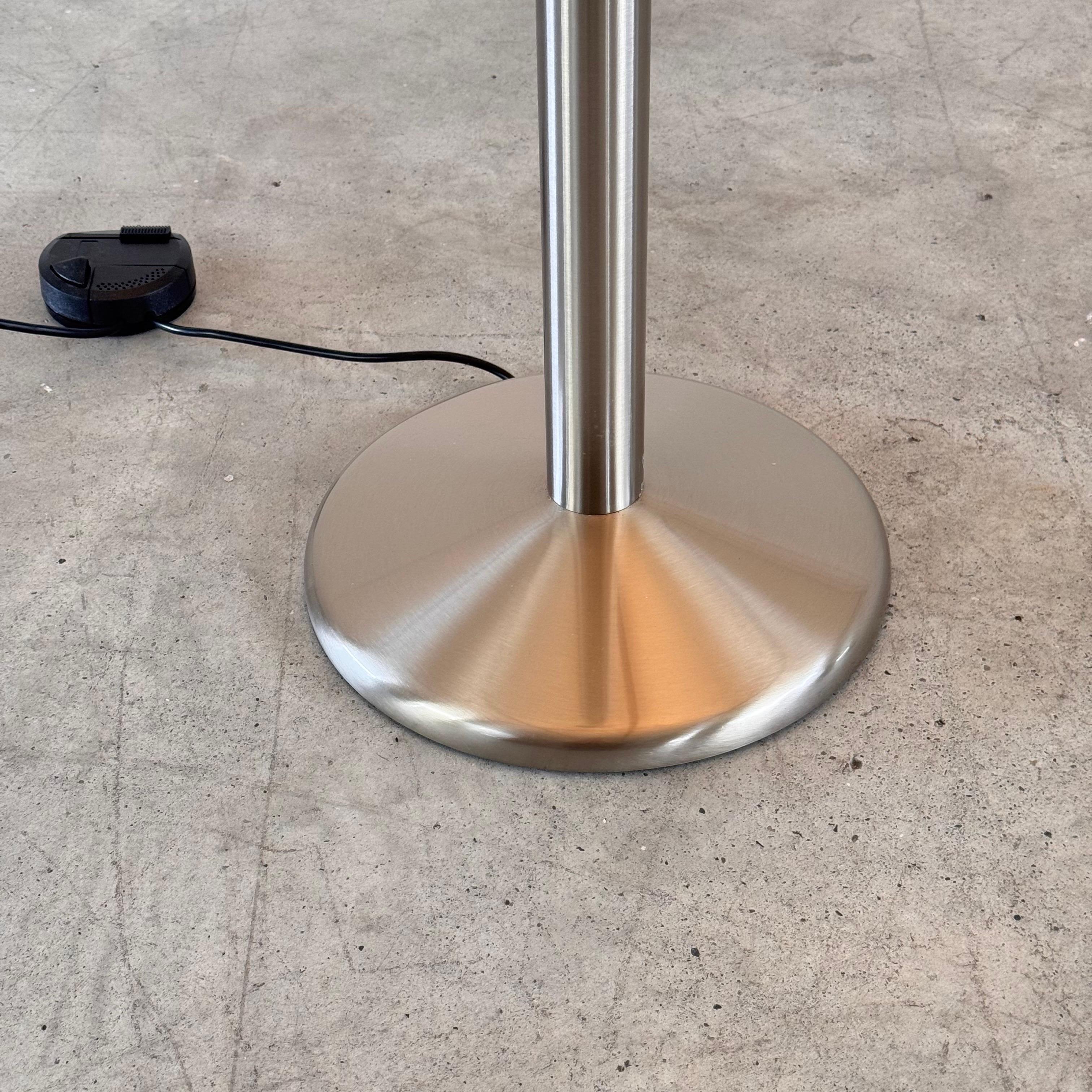 Fin du 20e siècle Lampadaire Luminator de Pietro Chiesa pour Fontana Arte, finition en métal brossé en vente