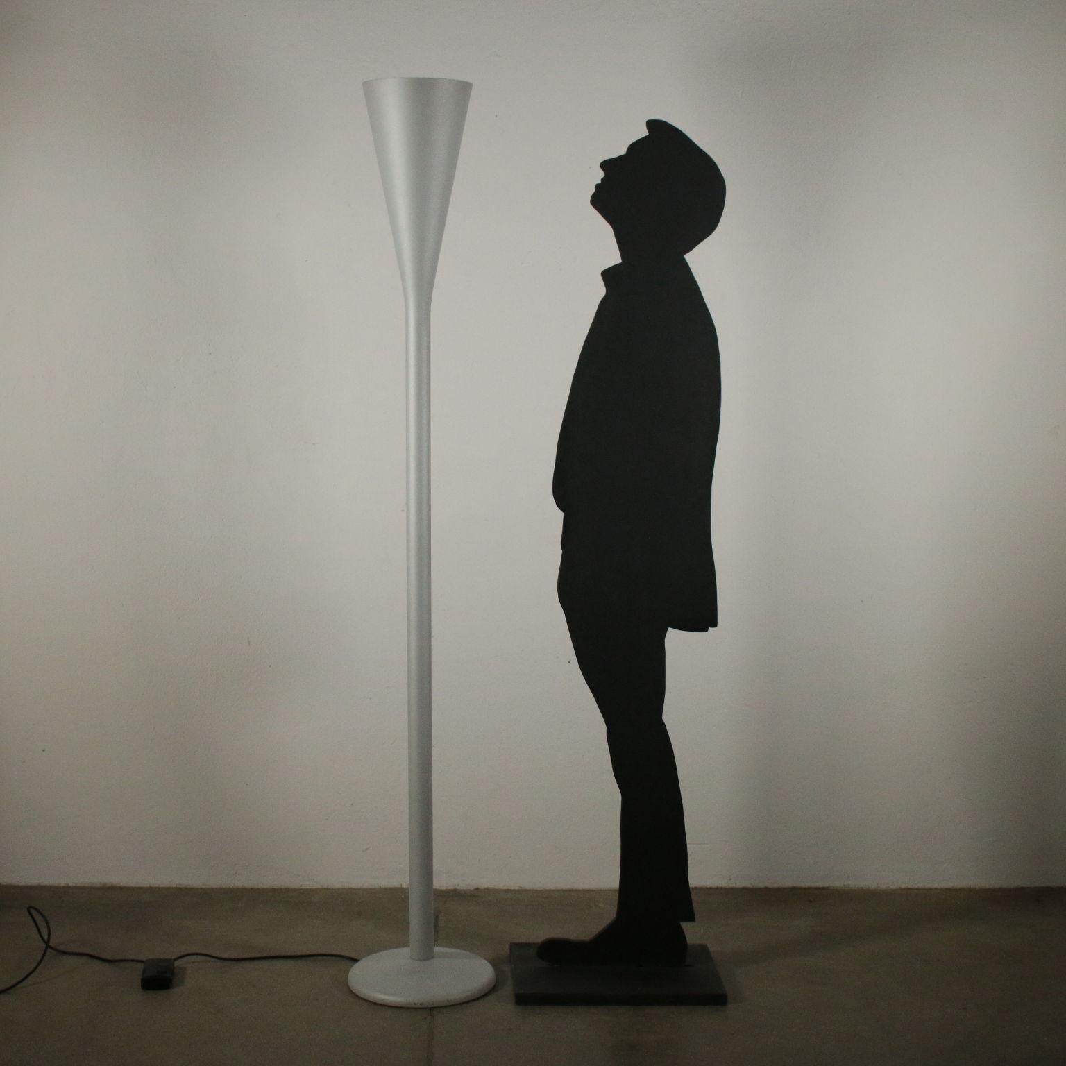 A floor lamp designed for Fontana Arte. Lacquered metal. Model: Luminator. Manufactured in Milan, Italy, 1980s-1990s.